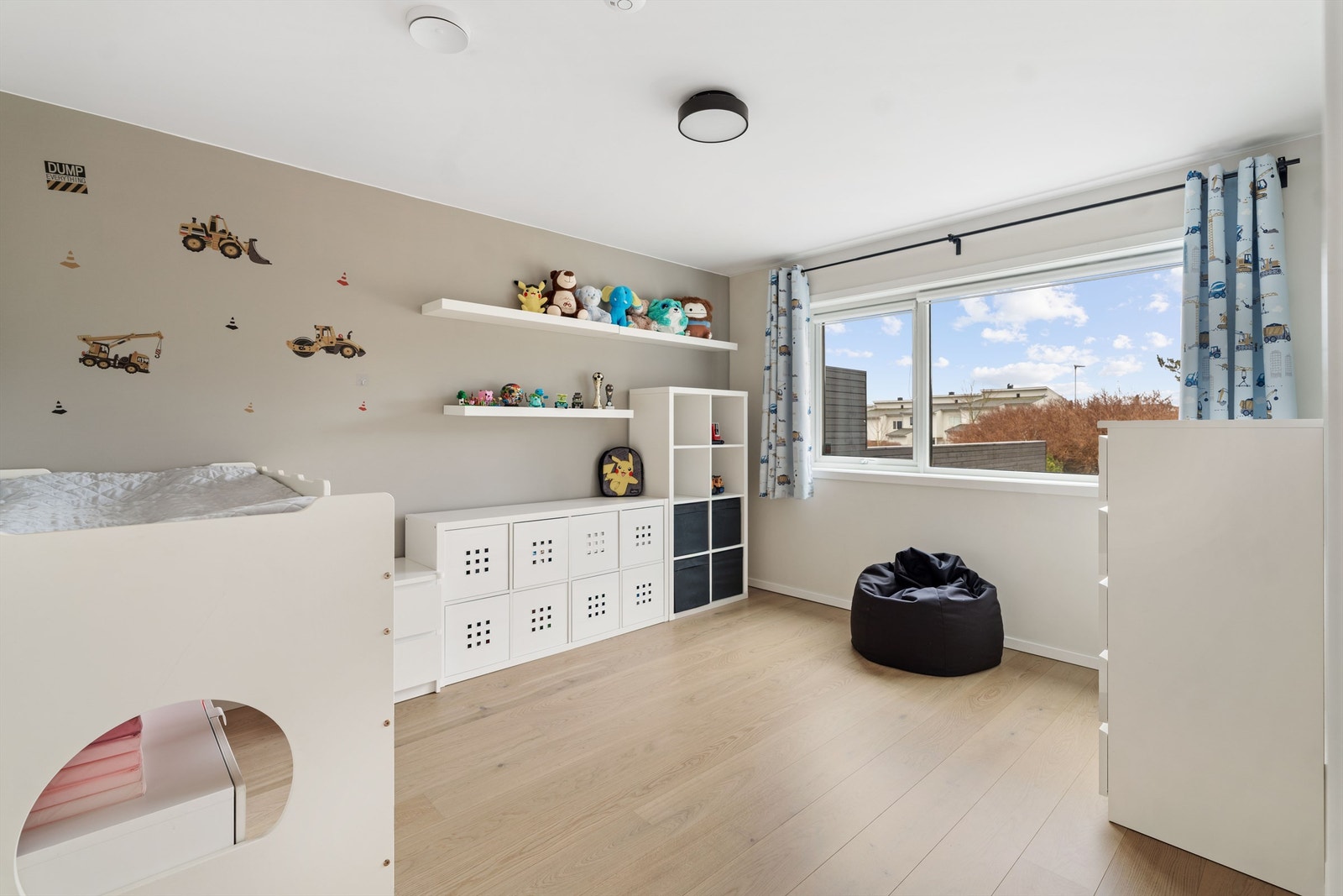 Soverom nr. 1 i 1 etg. Galleribilde