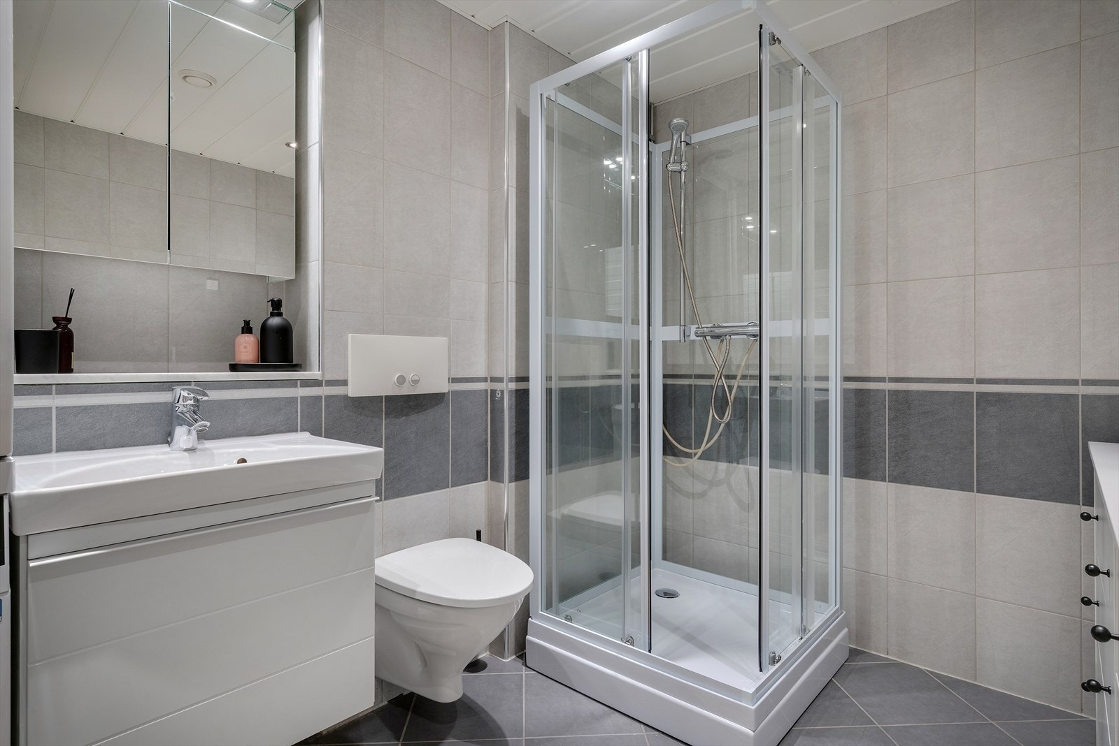 -Dusjkabinettet ble byttet i 2026- Galleribilde