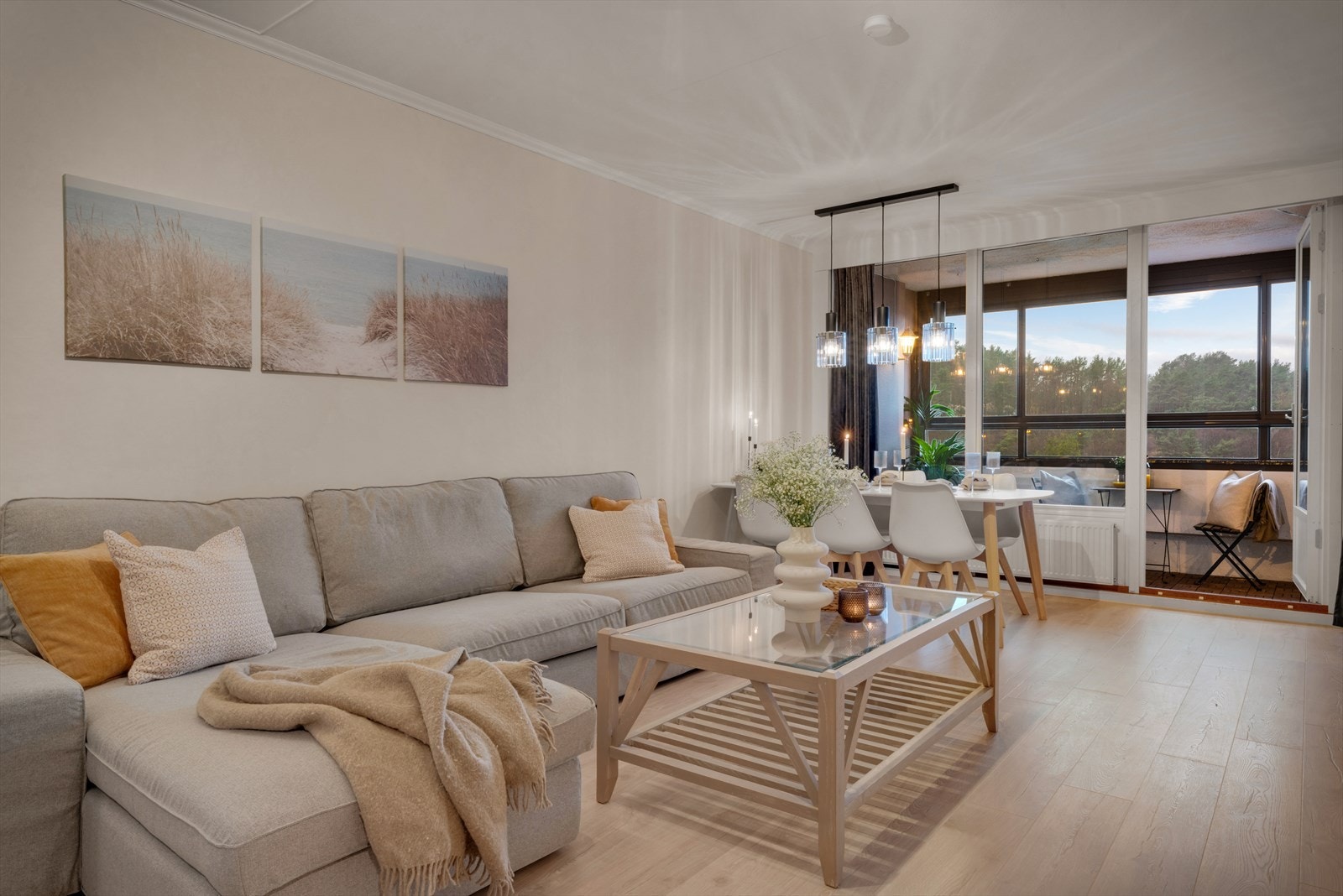 - Leiligheten har et BRA-i på 74 m² og inneholder gang, 2 soverom, bad, stue, kjøkken og bod - Galleribilde