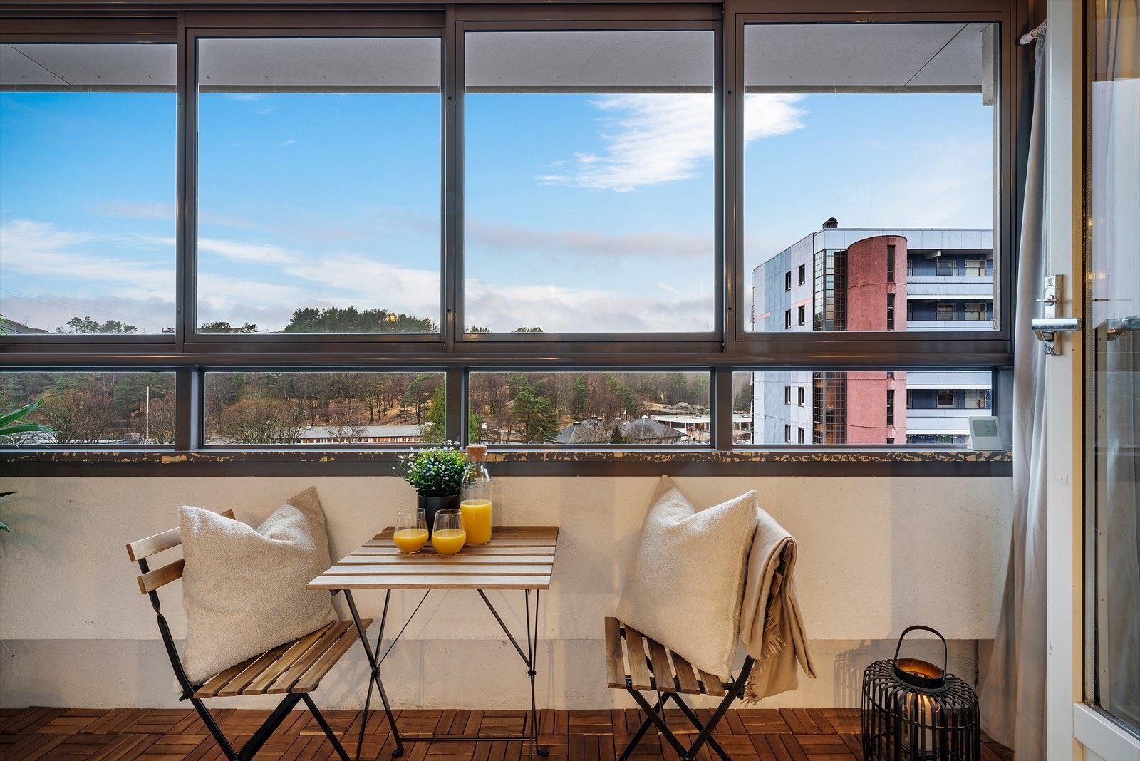 - Leiligheten kan skilte med en herlig innglasset balkong på 6 m² - Galleribilde