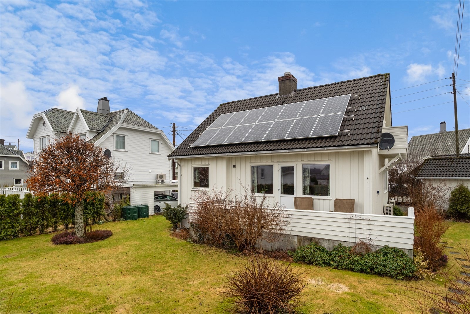 Solcellepaneler på taket. Galleribilde