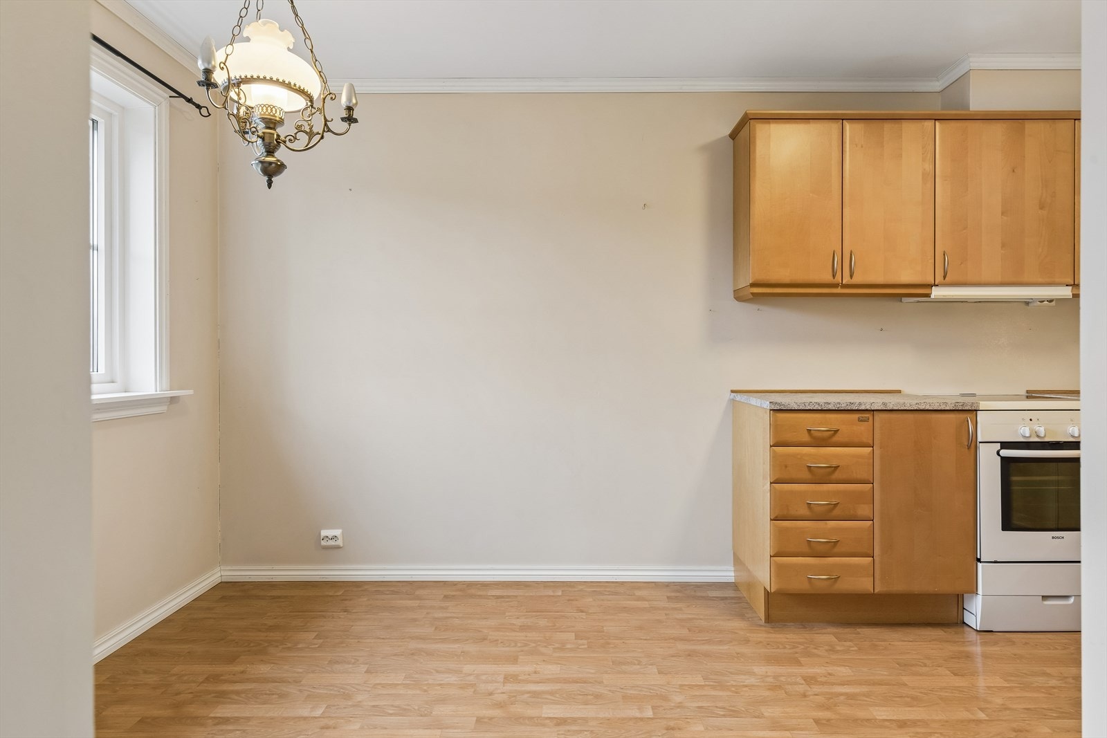 I tilknytning til kjøkkenet er det en naturlig plass for spisebord. Galleribilde