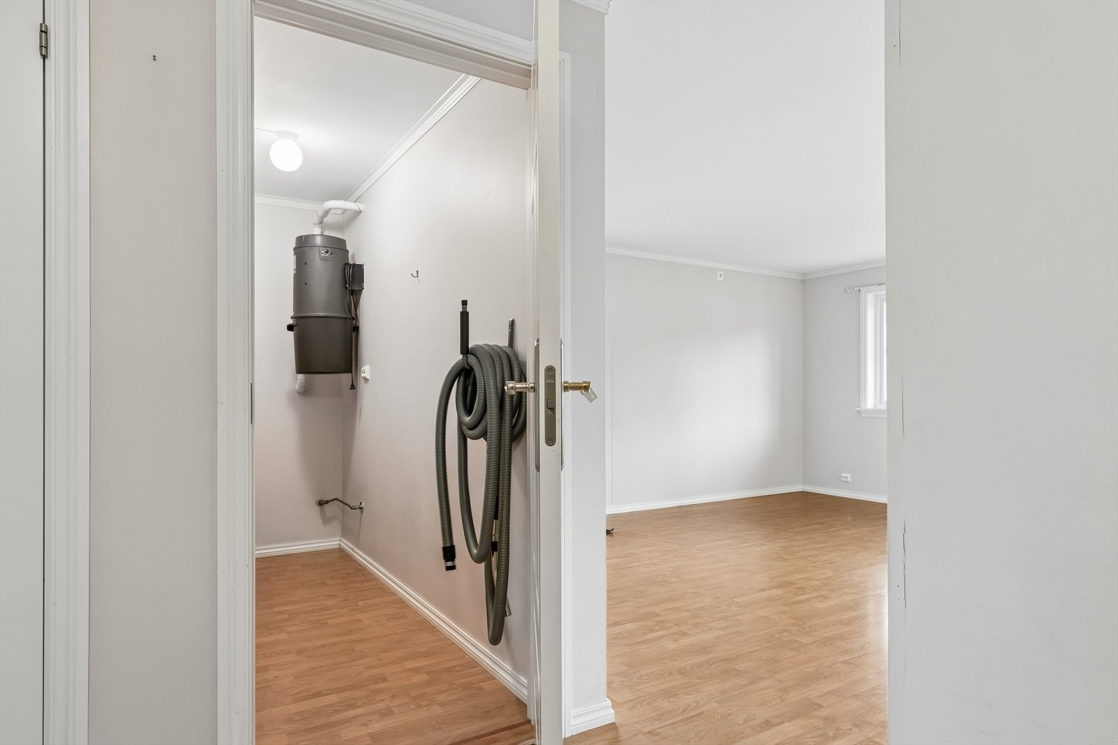 Den interne boden gir lett tilgjengelig lagringsplass. Galleribilde