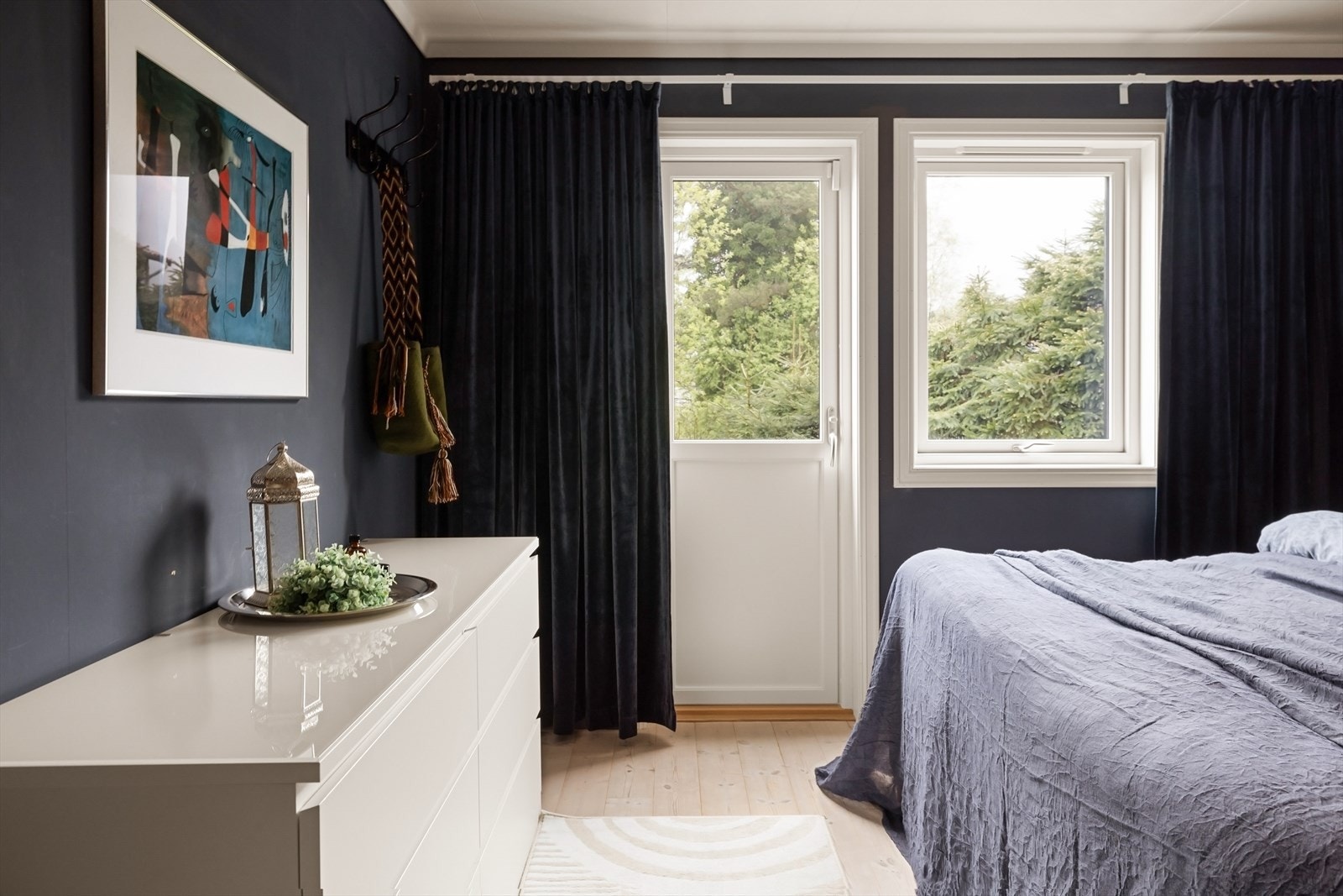 Direkte utgang til en hyggelig terrasse - ideell for morgenkaffen. Galleribilde