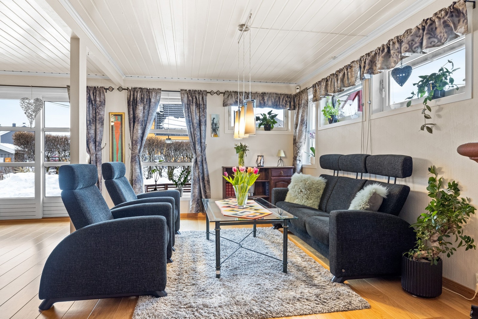 Stuen byr på en rekke møbleringsmuligheter Galleribilde