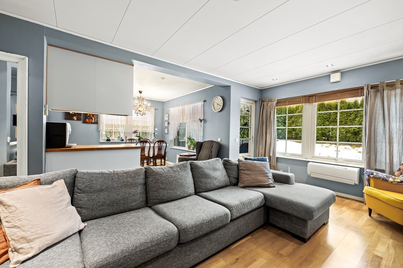 Pen romslig leilighet over 2. plan med 2 soverom og loftstue. Galleribilde