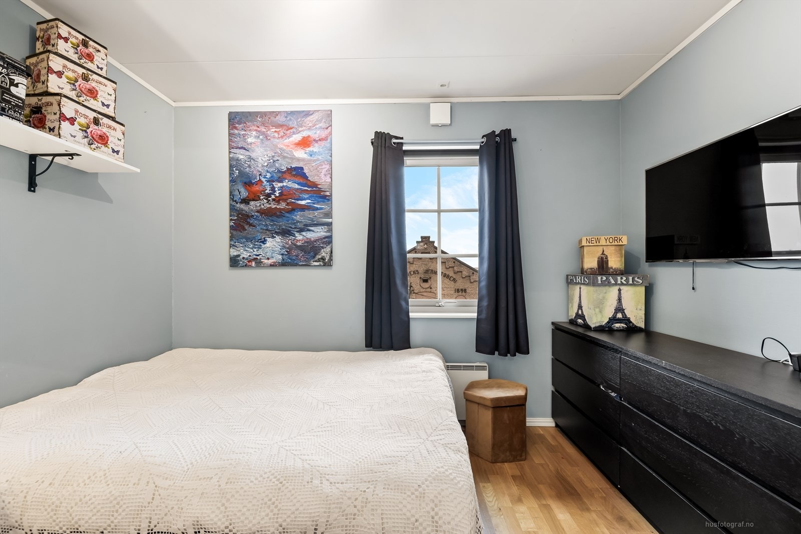 Det andre soverommet har også en god størrelse for seng og oppbevaring. Galleribilde