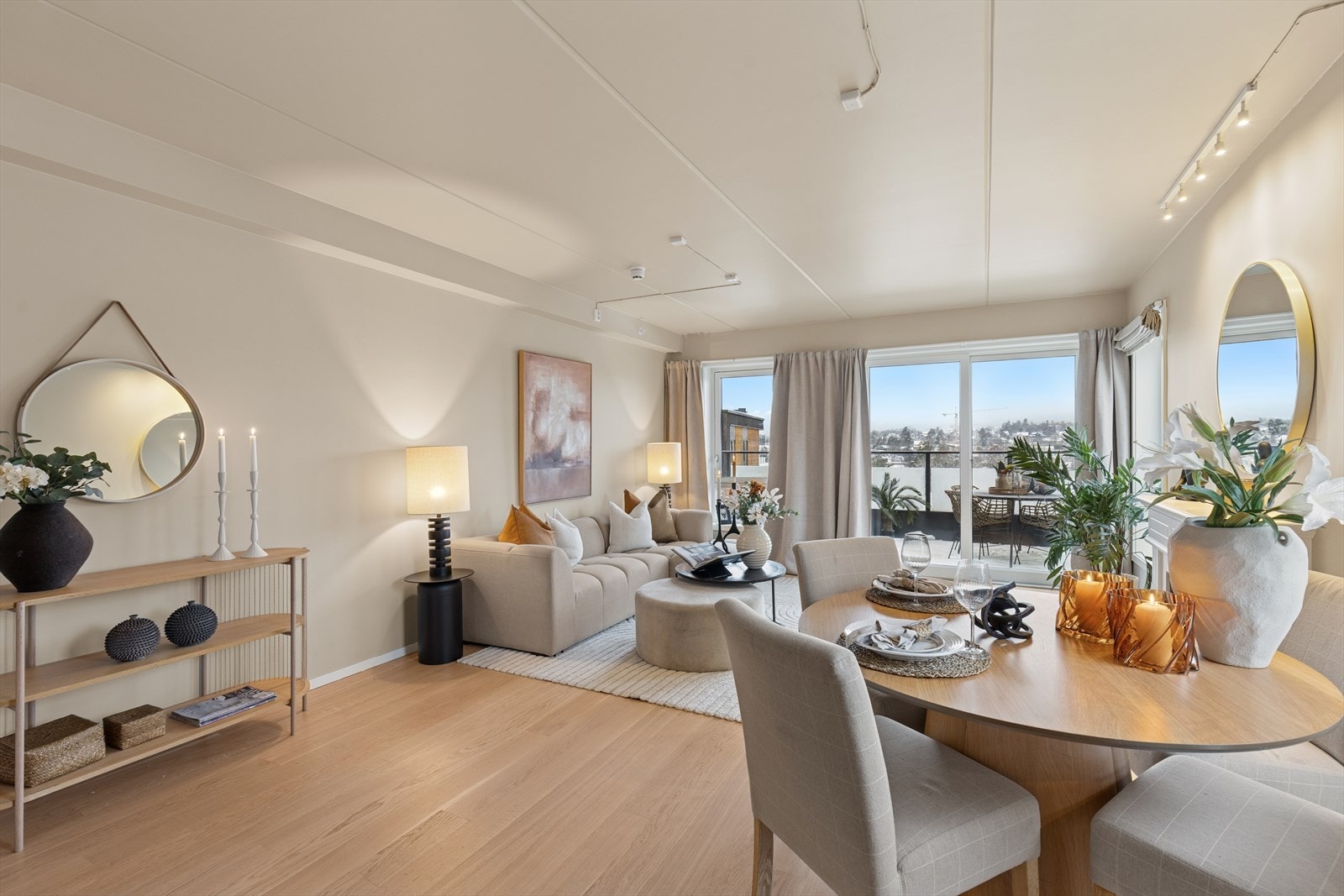 Spisestuen er et naturlig samlingspunkt for gode måltider med familie og venner. Galleribilde