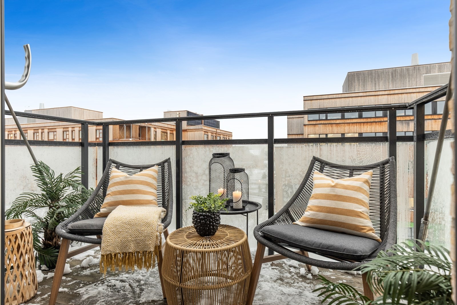 Sørøstvendt balkong på 4 m² med adkomst fra soverommet. Galleribilde