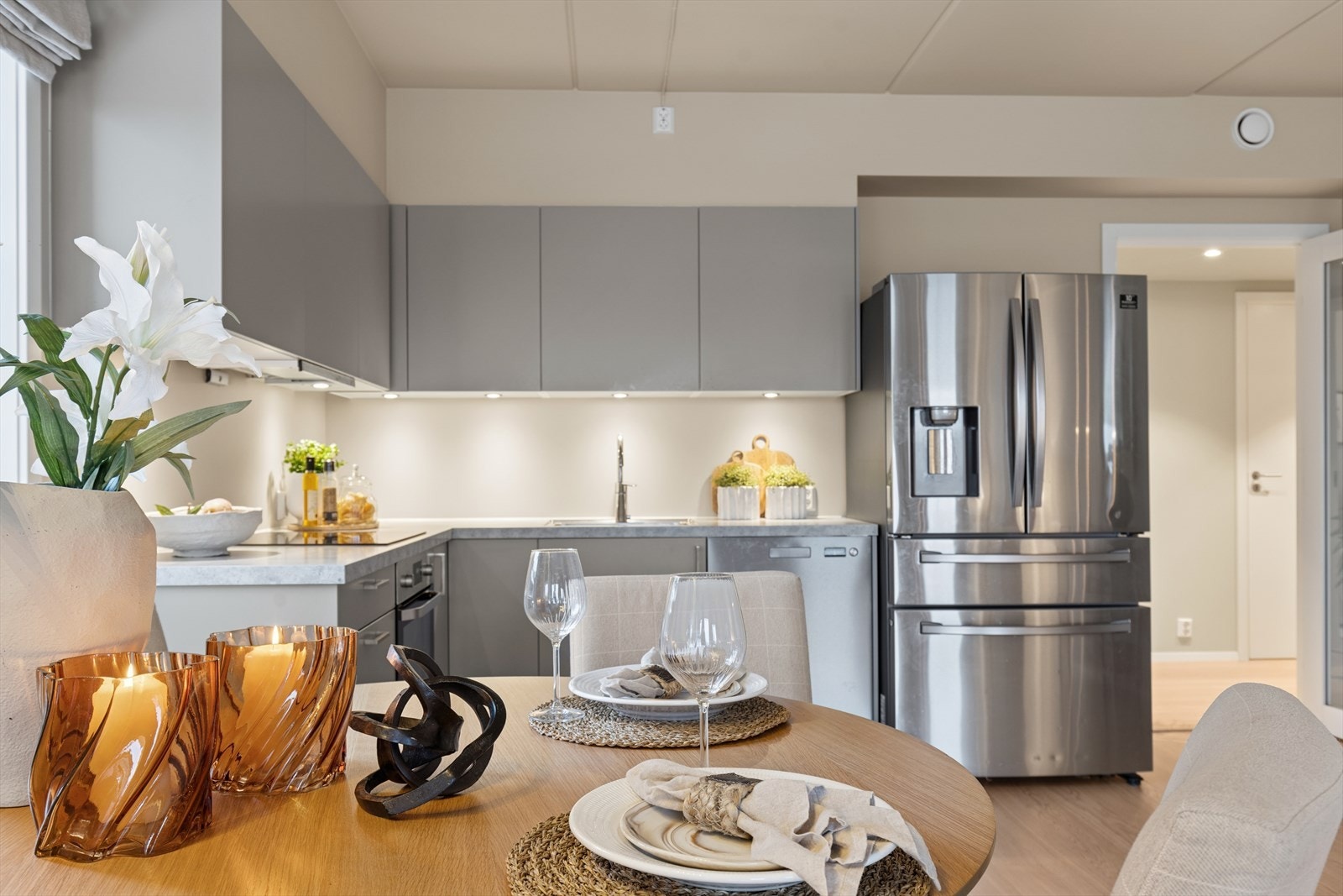 Kjøkkeninnredningen fra Sigdal har integrert stekeovn, platetopp og oppvaskmaskin. Galleribilde