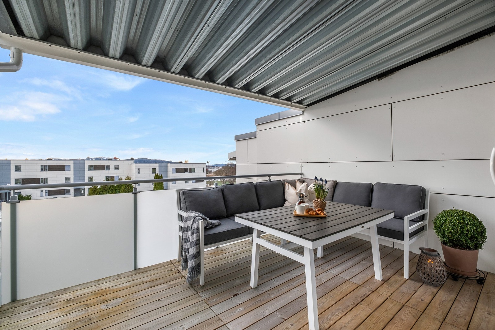 Her nyter du glimrende solforhold fra ca. 12:30 til 22:30 på sommerstid. Galleribilde