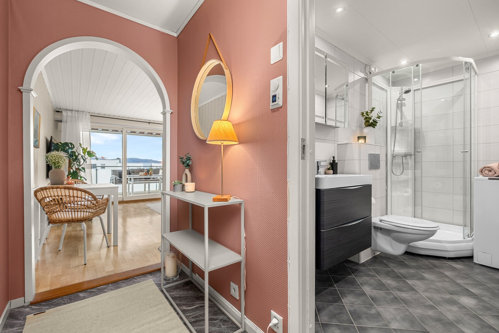 Gang sett mot stue og bad. Galleribilde