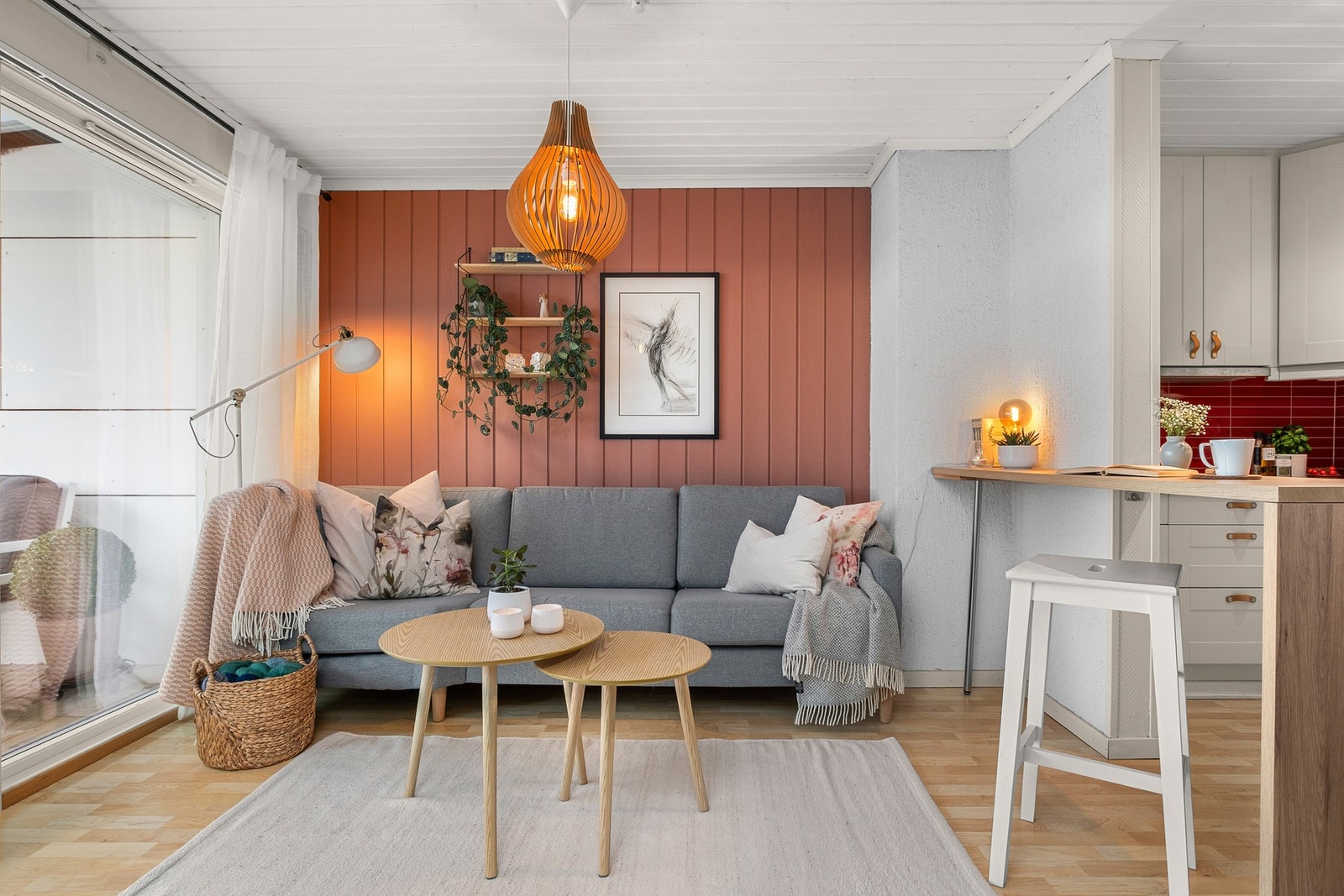 Leiligheten er malt i tidsriktige fargetoner og fremstår svært innbydende. Galleribilde