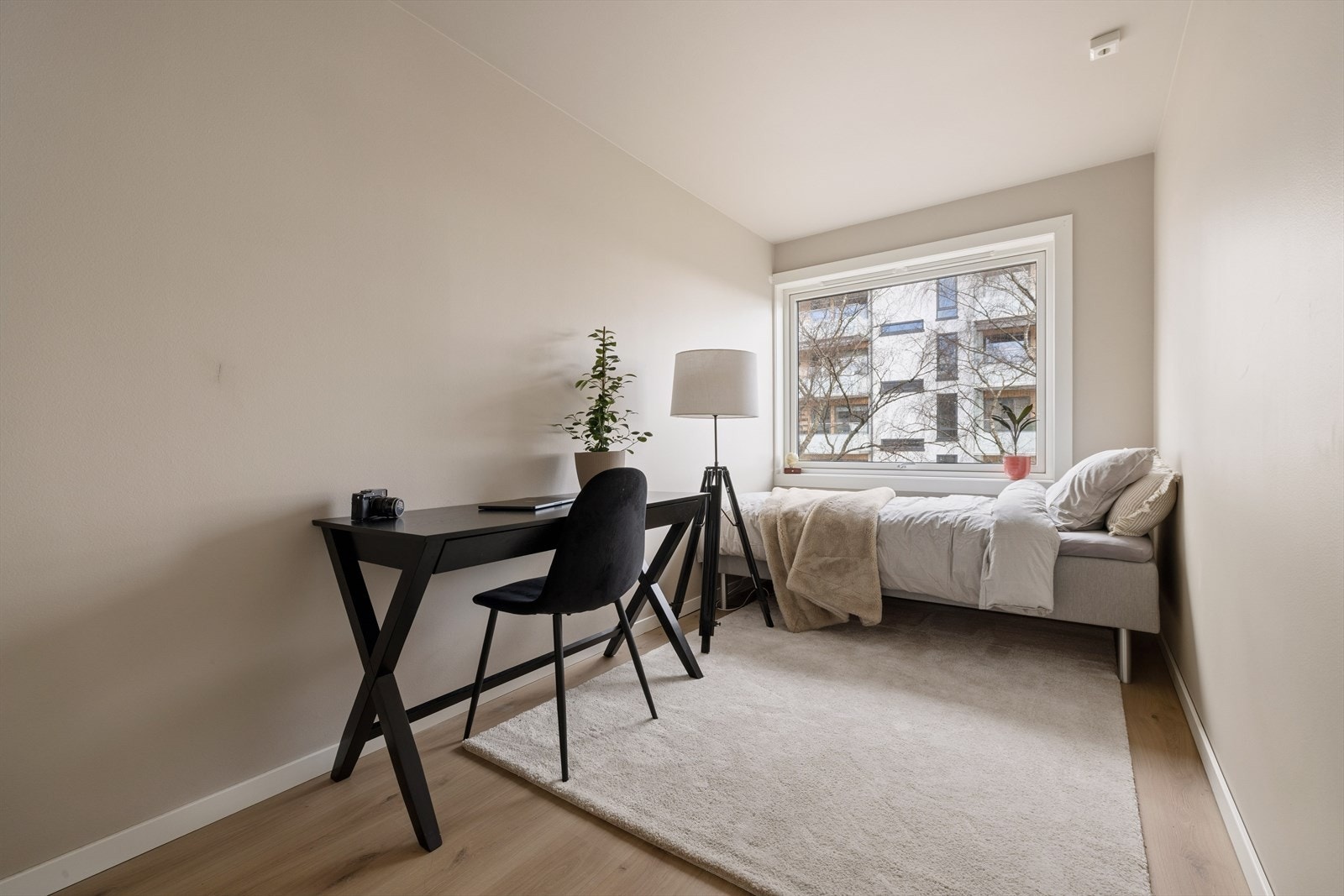 Det andre soverommet er på 8,8 m² og egner seg godt som barnerom, gjesterom eller kontor. Galleribilde