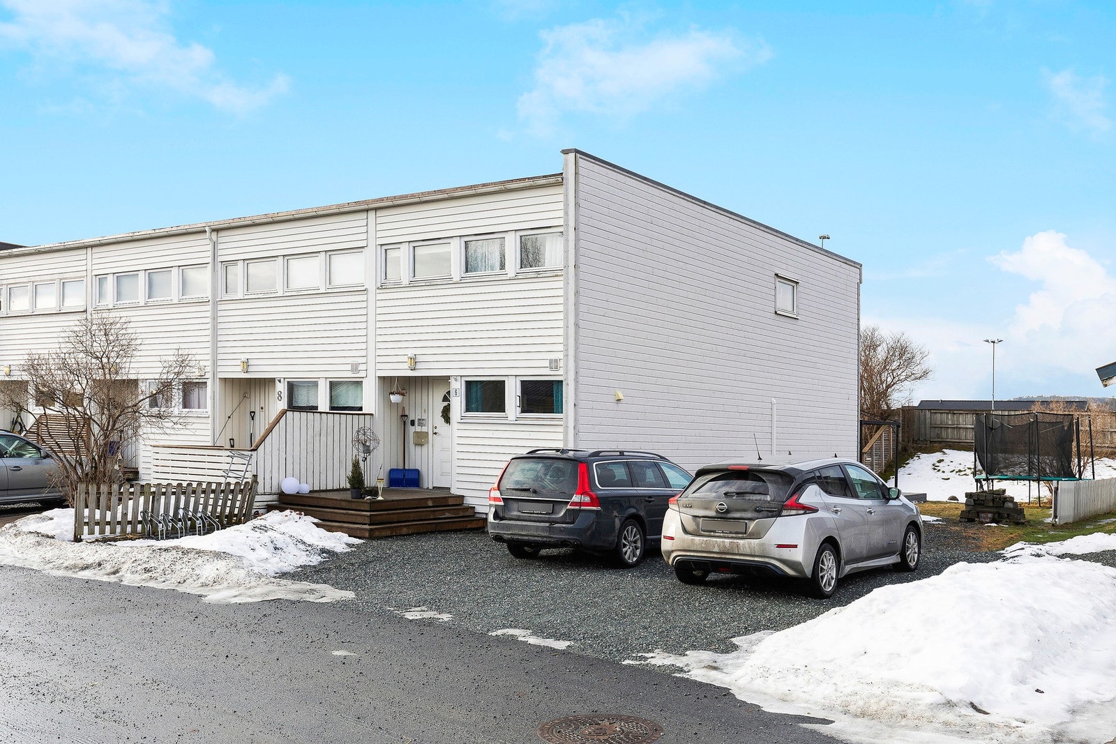 Velkommen til Juløyvegen 6. Rekkehus med fin beliggenhet på kvislabakken. Galleribilde