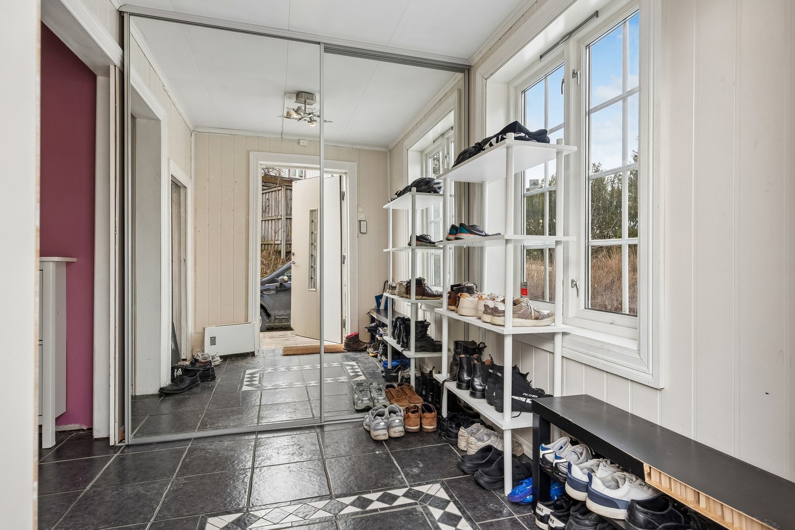 Entré på 12,5 kvm, med god plass til å legge fra seg sko og yttertøy. Galleribilde