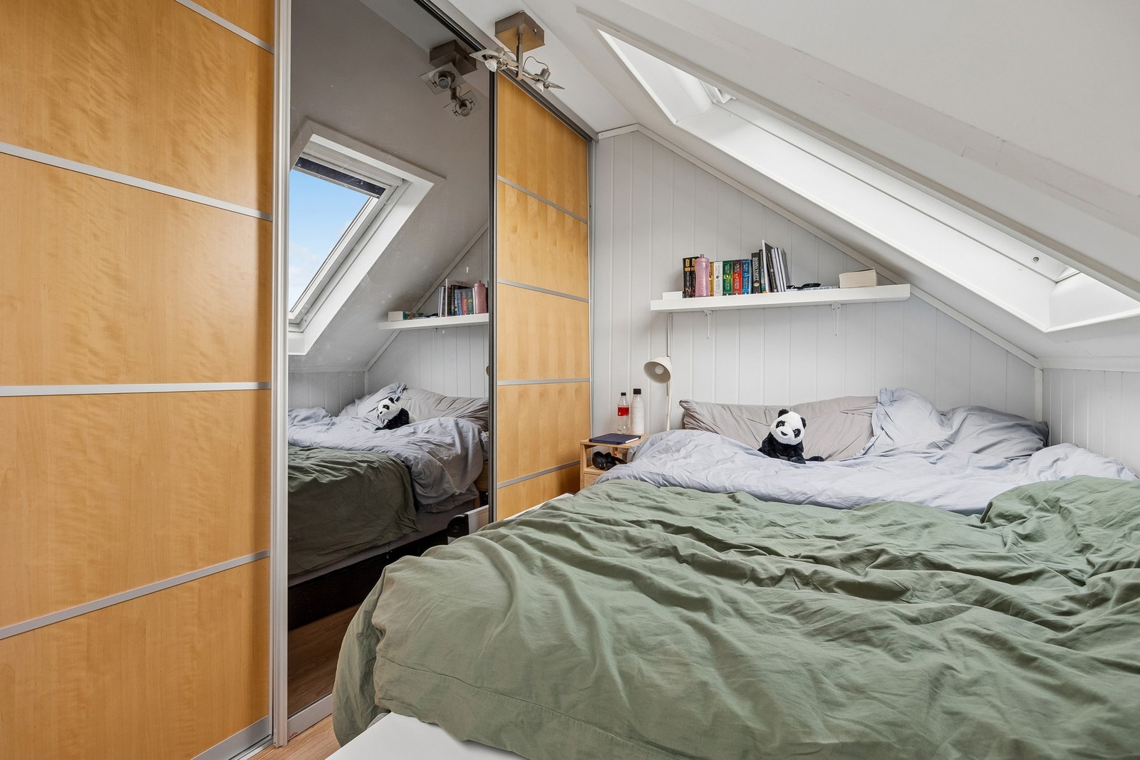 Soverommene er praktisk innredet og lett å møblere Galleribilde