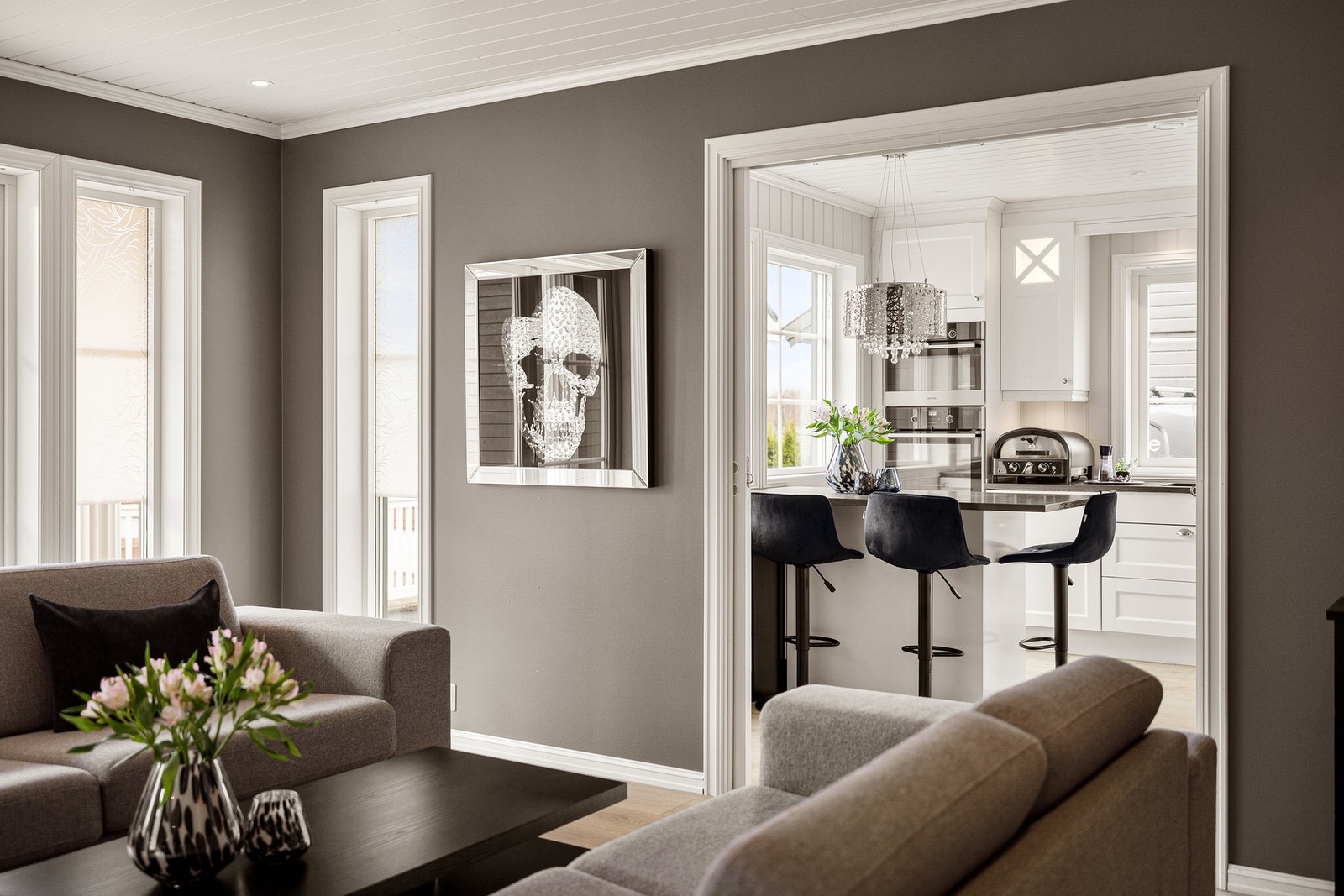 Fra stuen kommer du inn på kjøkkenet Galleribilde