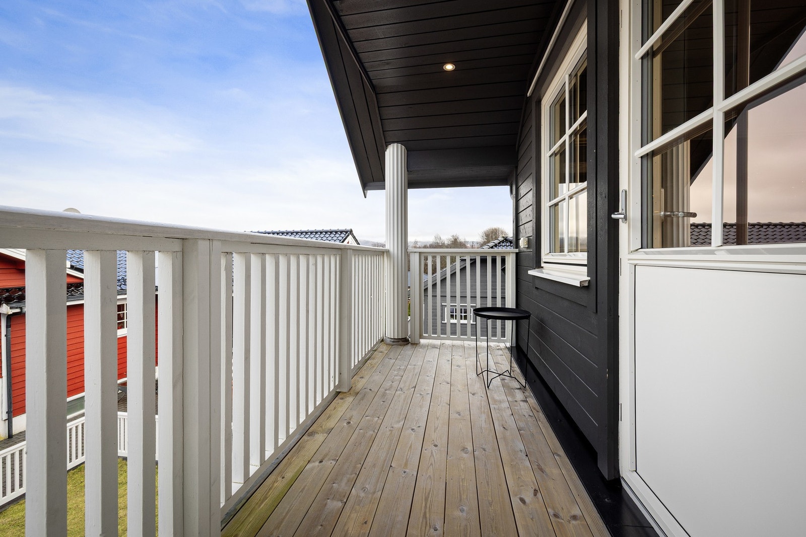 Balkongen er på 5 kvm så her kan man nyte morgenkaffen Galleribilde