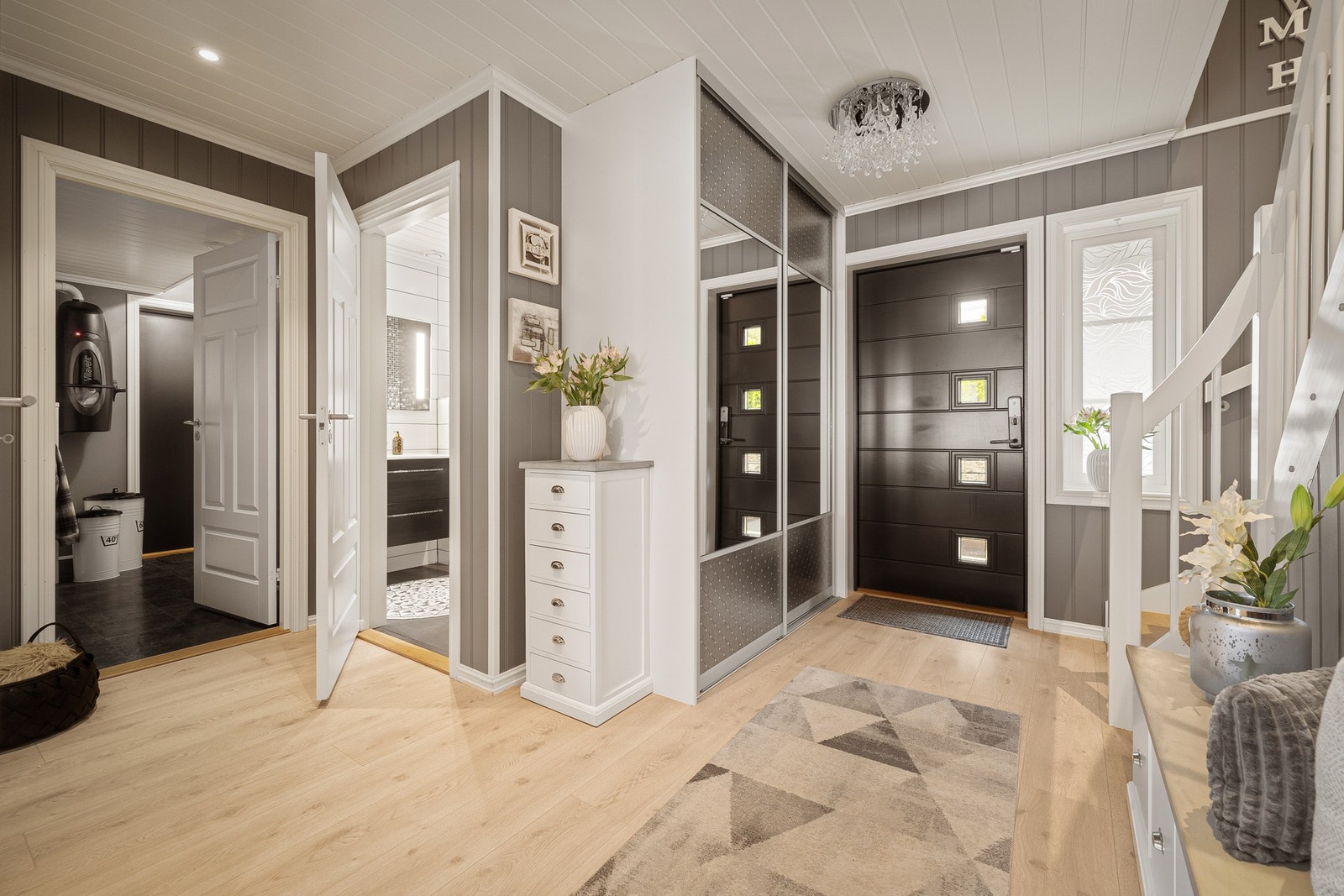 I 1. første etasje er det også bad og vaskerom Galleribilde