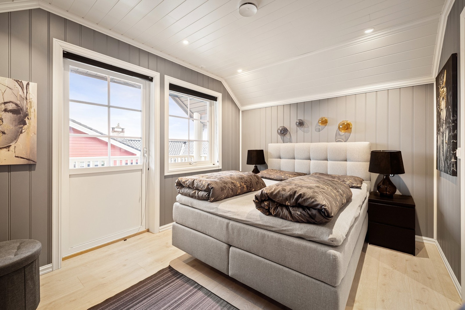 Soverom 2- også av god størrelse, samt direkte utgang til balkong. Galleribilde