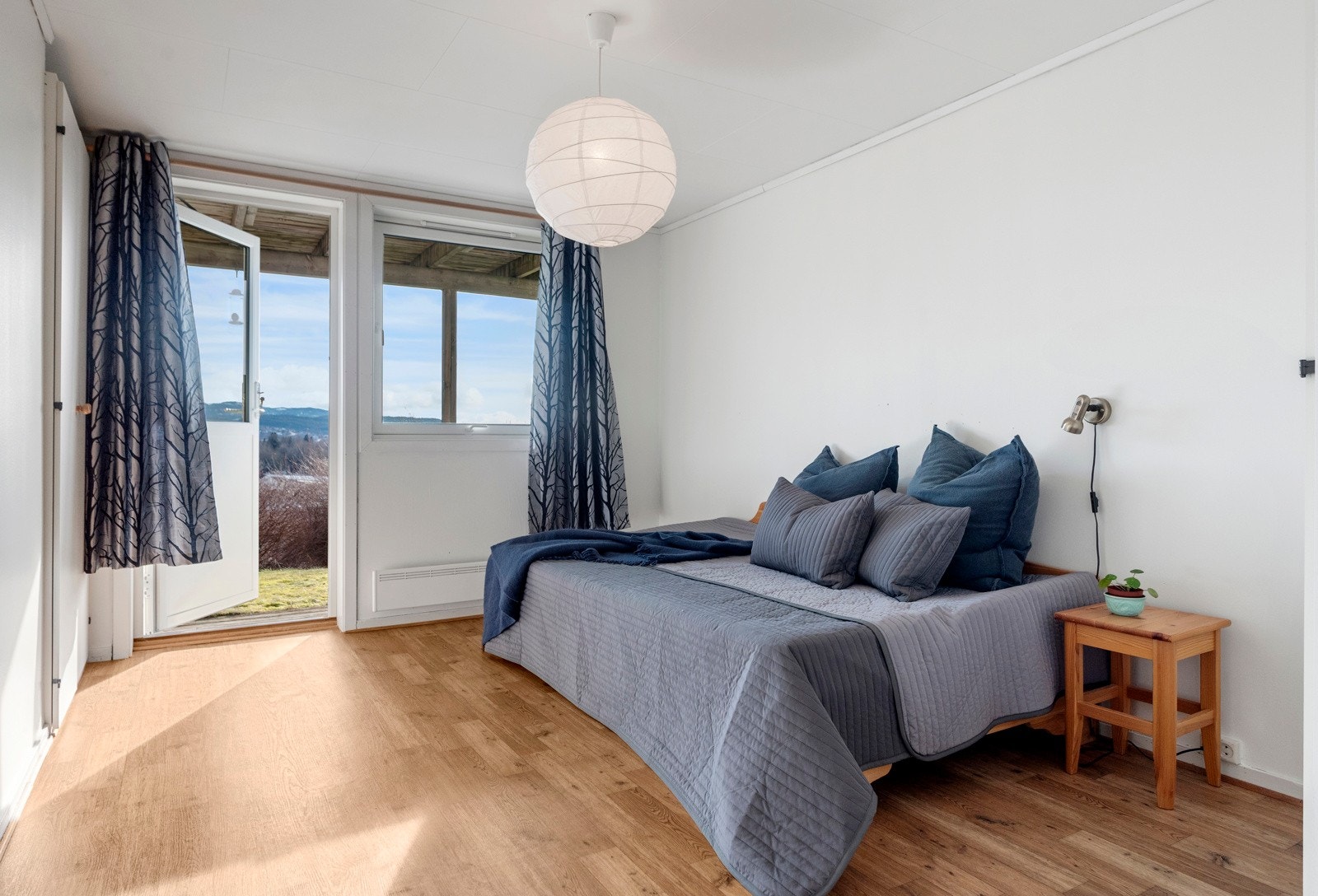 2 romslige soverom, begge med plass for garderobe. Galleribilde