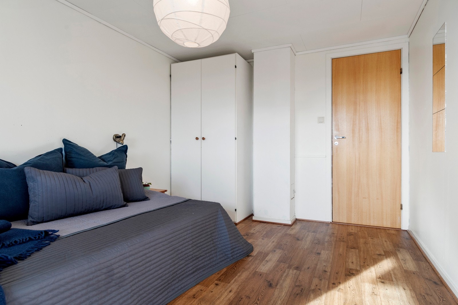 Hovedsoverom med utgang til markterrasse. Galleribilde