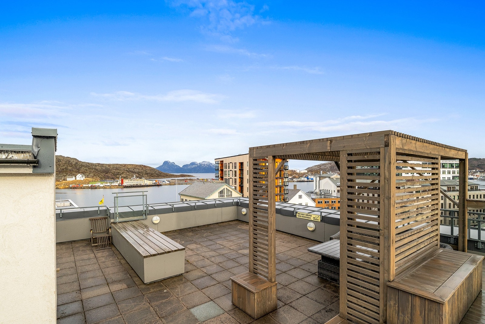 Felles takterrasse med flott utsikt. Galleribilde