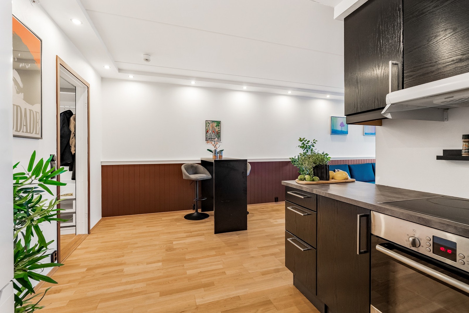 Her kan man har spisegruppe enten ved kjøkkenet eller som del av stuen. Galleribilde