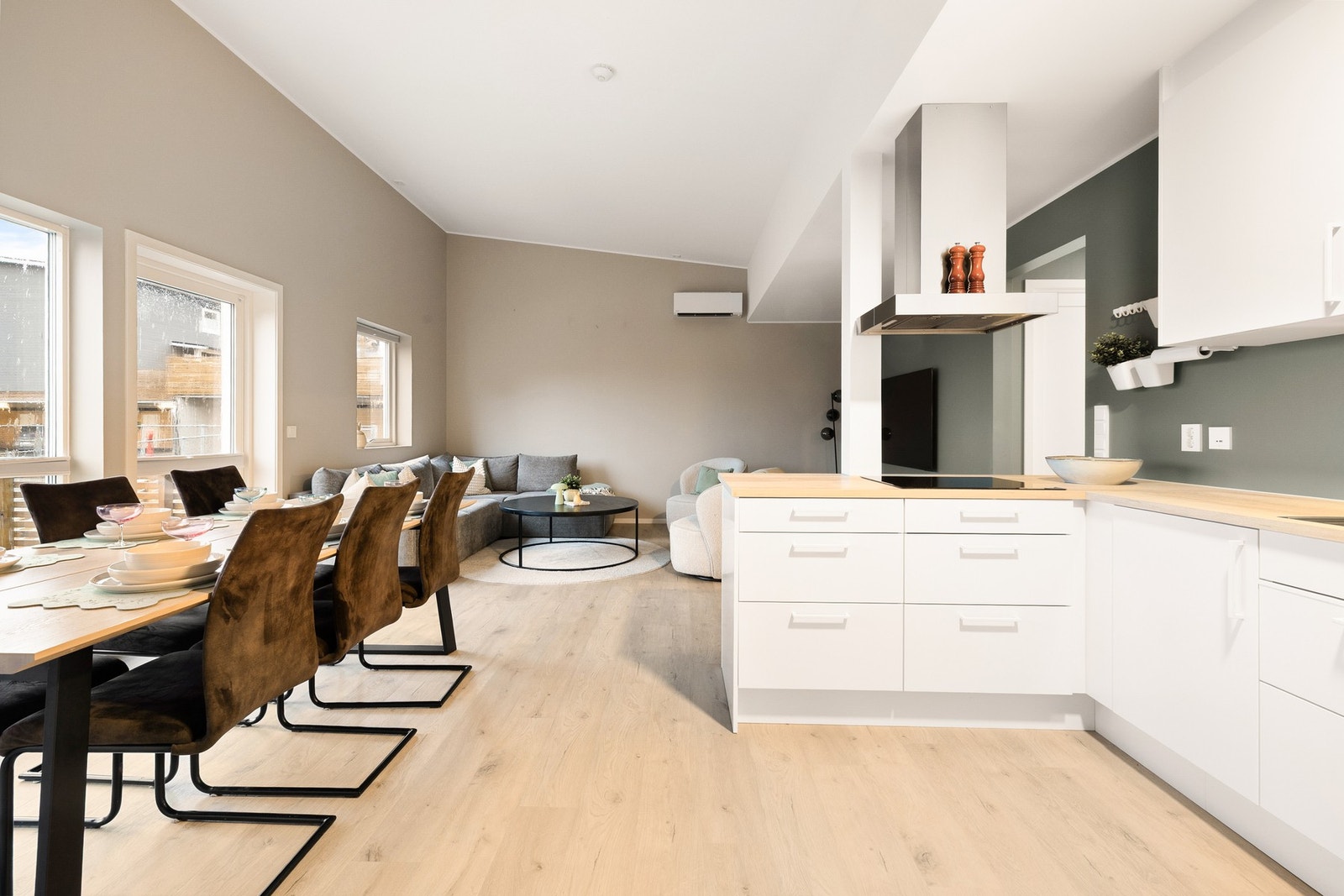 Kjøkkenet funksjoneres som en forlengelse av stuen. Galleribilde