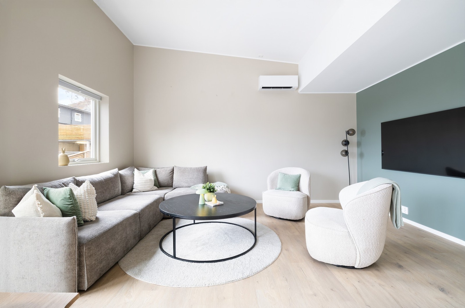 Velkommen til Skiftesvikvegen 35C, presentert av Privatmegleren v/ Nikolai Tisthamar. Fotograf: Andreas Roksvåg! Galleribilde