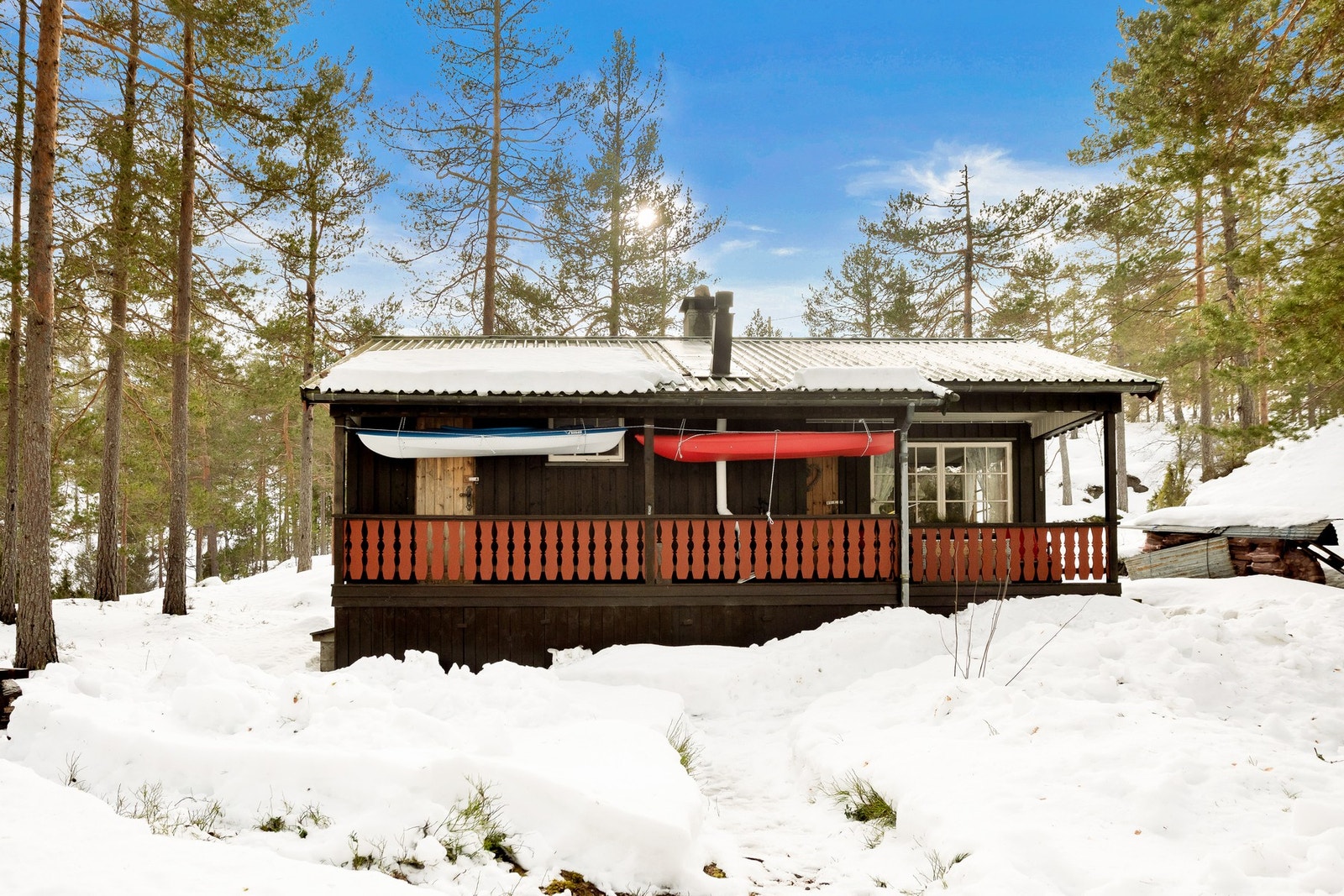 Området byr på fine turstier, bærterreng og badeplasser, og eiendommen har rett til å ha robåt i Dåstjønn. Galleribilde