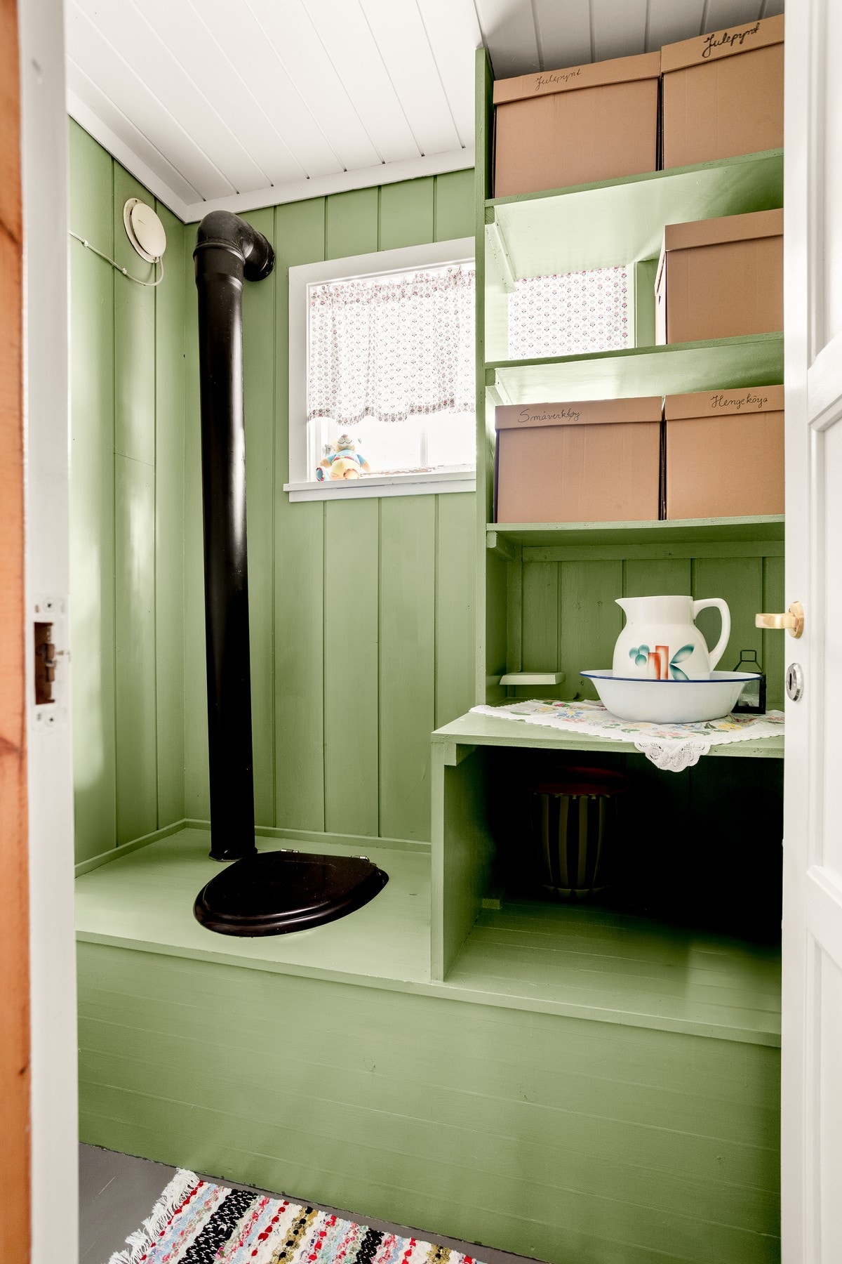 Det er installert biotoaletter med lufting, samt en forbrenningsdo. Galleribilde