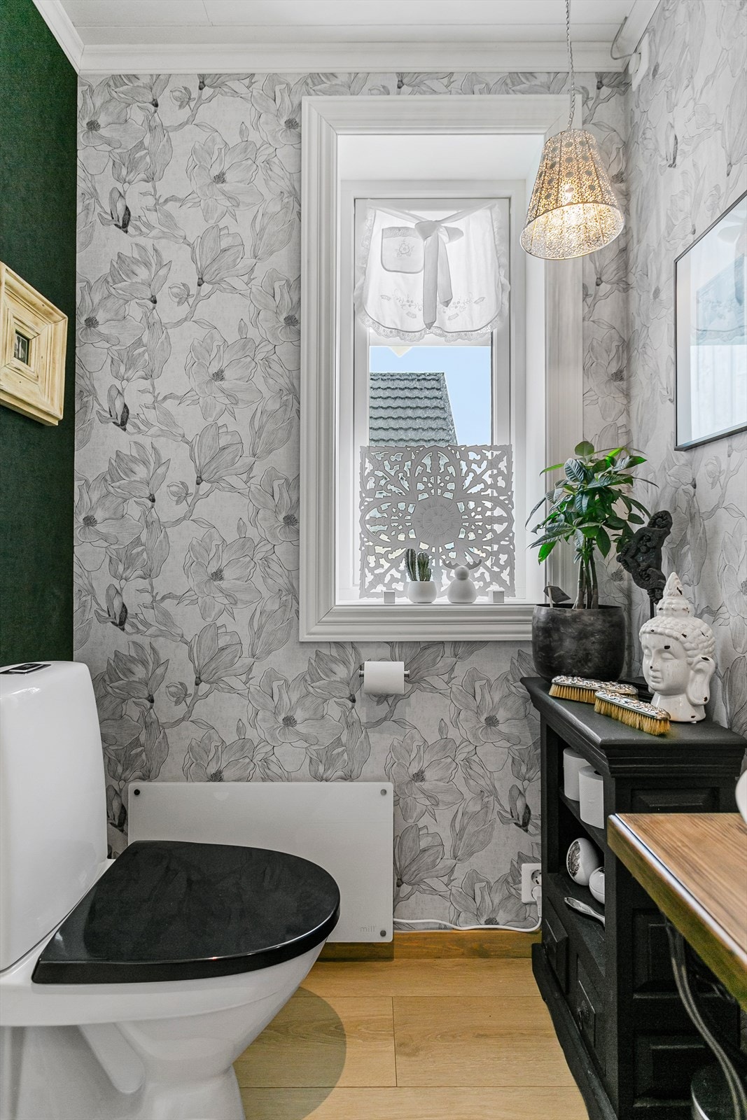 Etasjen har også et ekstra toalettrom Galleribilde