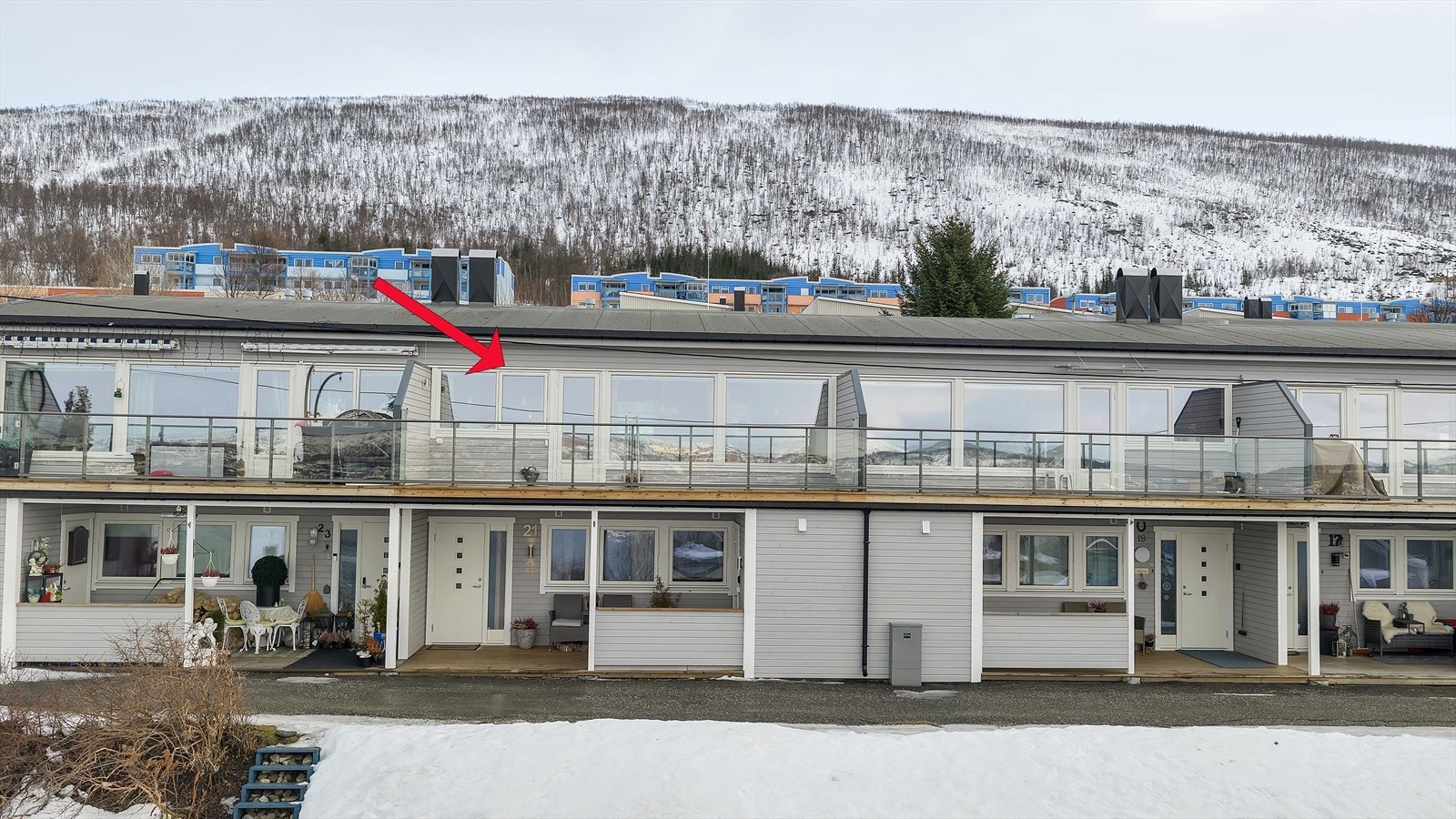 Boligen går over to plan, med inngang på første plan fra gangvei uten biltrafikk. Galleribilde