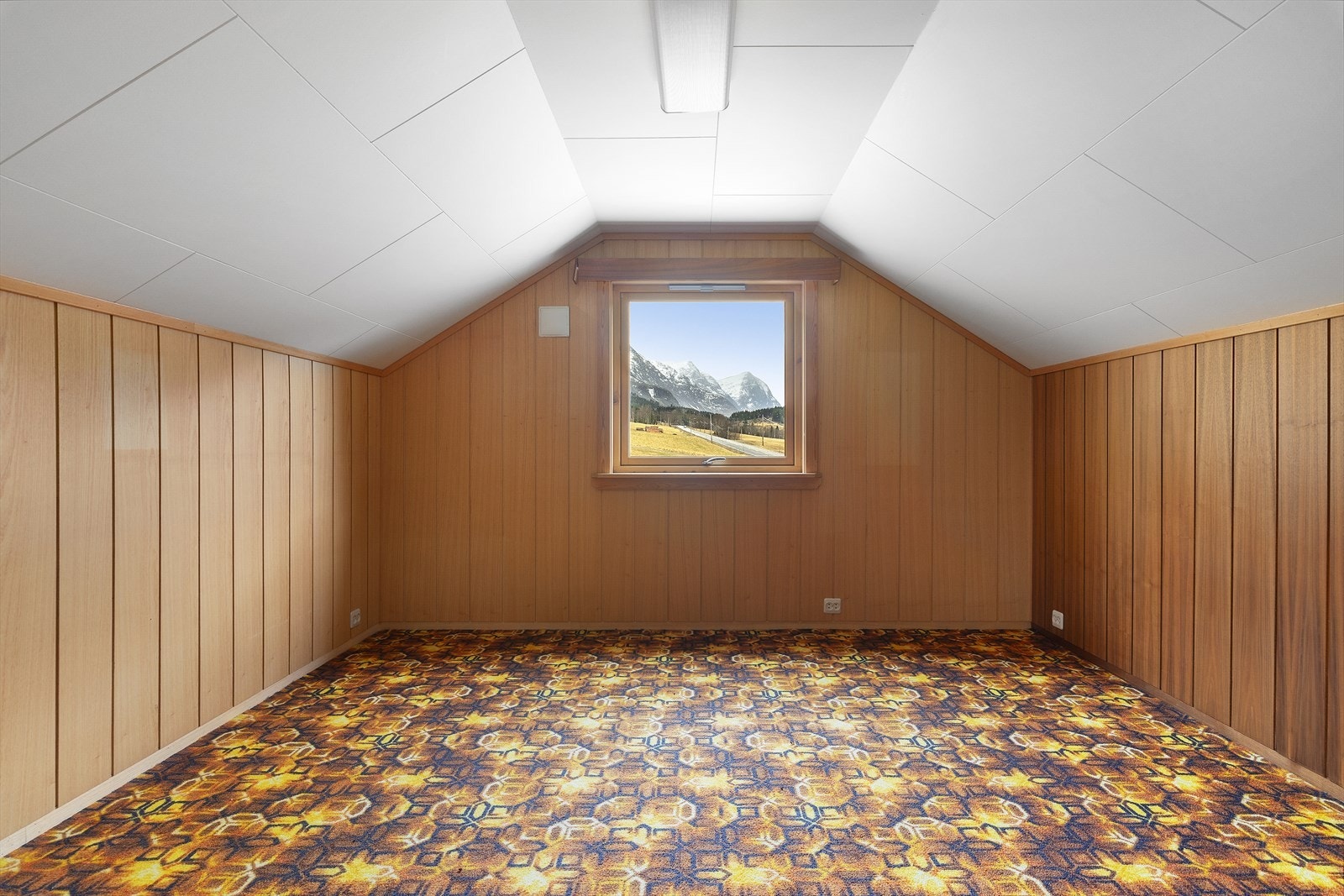 Det andre rommet på loftet er av lik utforming og har også tilkosmt til et raftekott på ene siden. Galleribilde