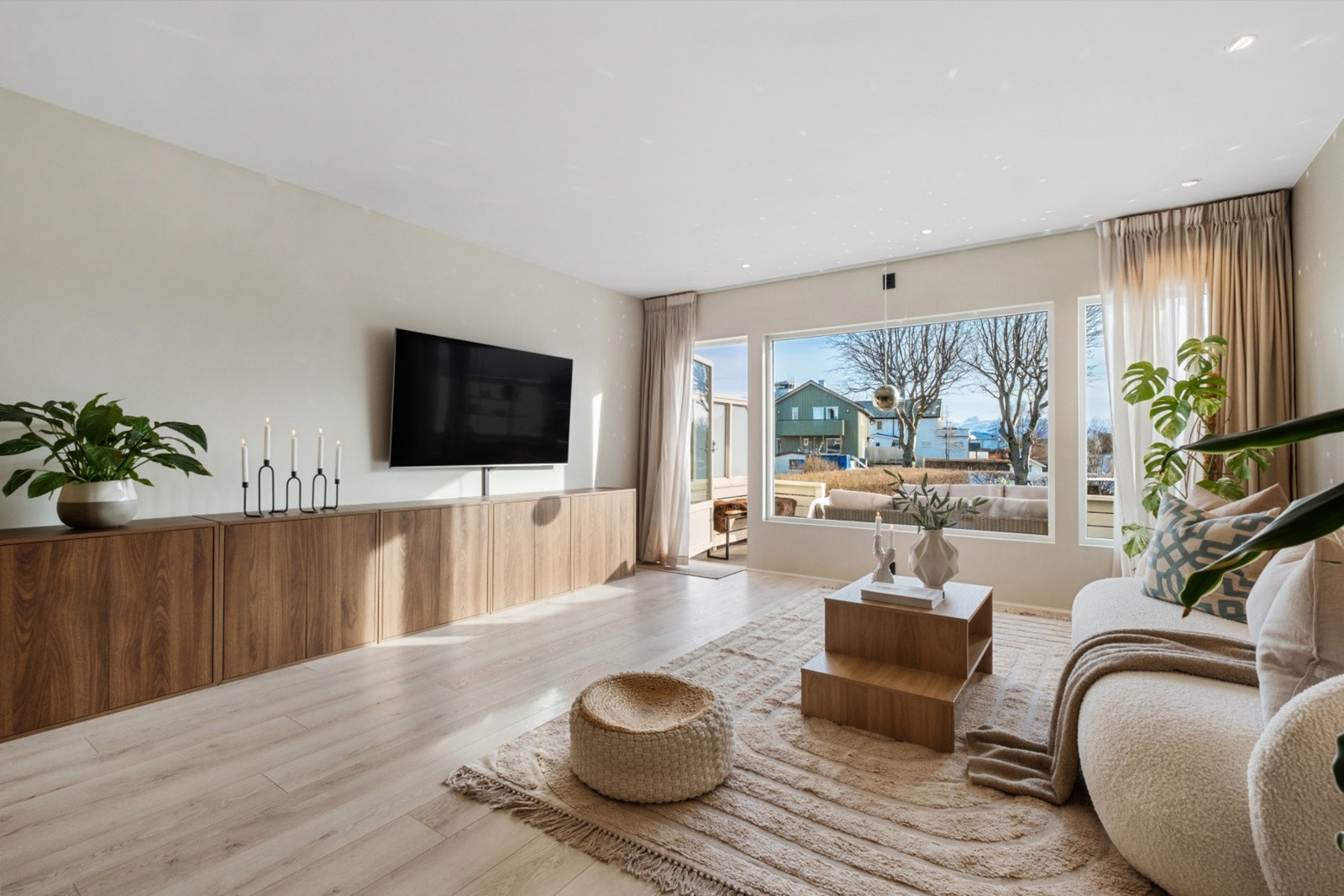 Utgang til altan og hage Galleribilde