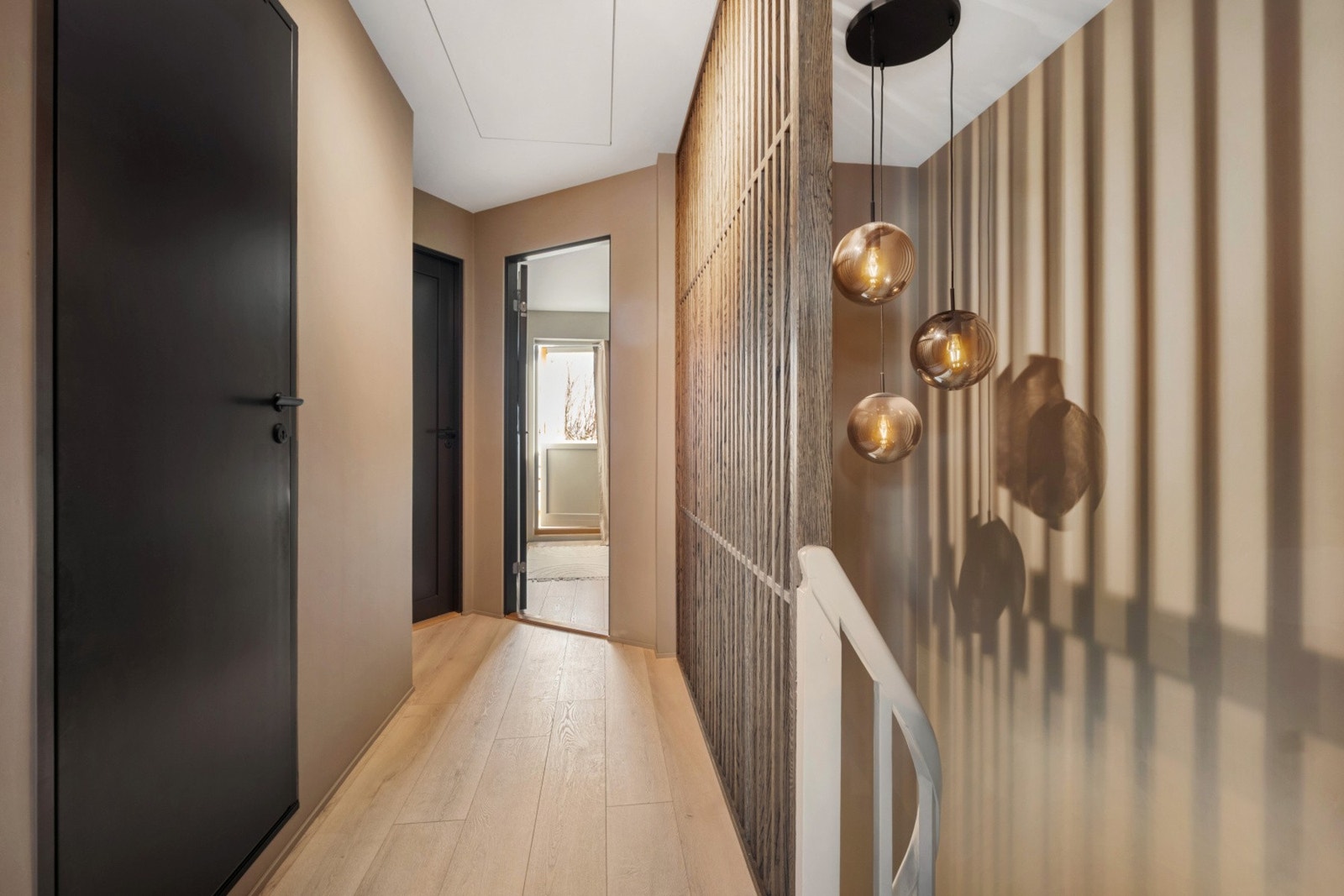 Gang/trapperom i andre etasje - Her er det adkomst til tre soverom og bad Galleribilde