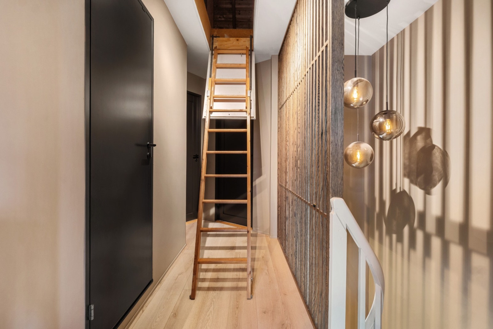 Trapp opp til kaldloft fra gangen. Galleribilde