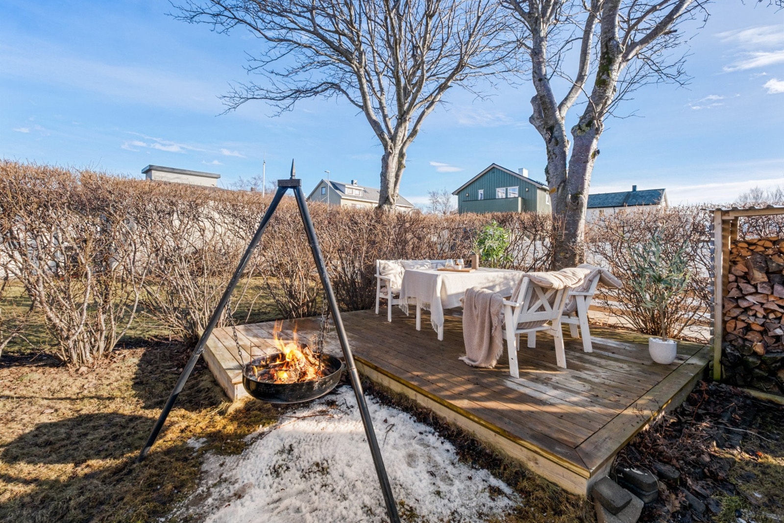 Pent opparbeidet uteområde med terrasse Galleribilde