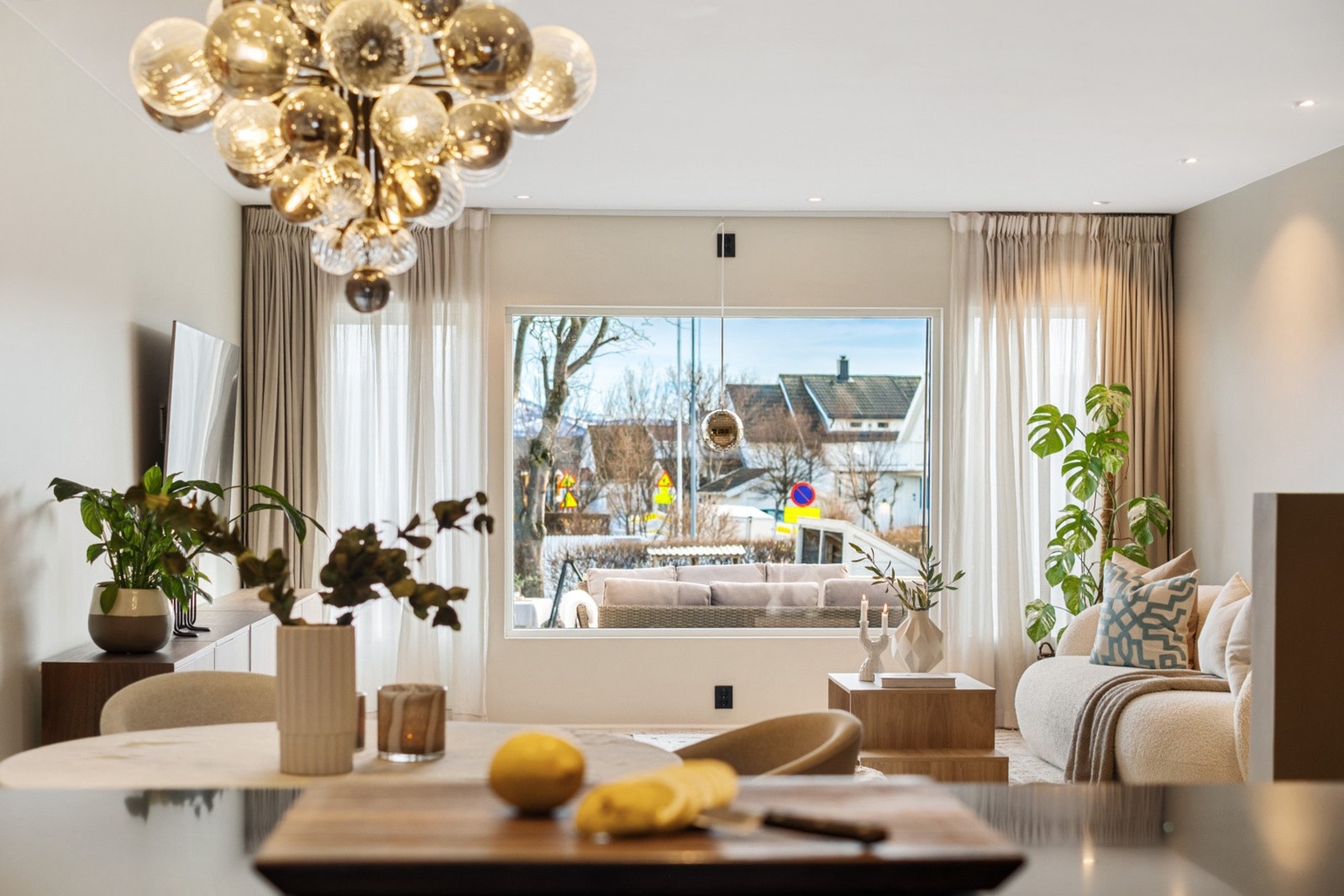 Stue sett fra kjøkken Galleribilde