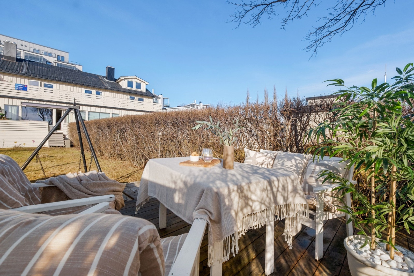 Pent opparbeidet uteområde med terrasse Galleribilde