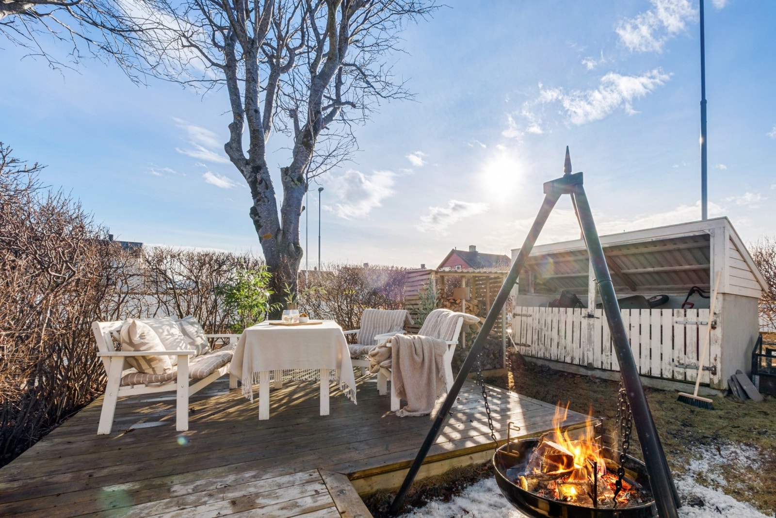 Pent opparbeidet uteområde med terrasse Galleribilde