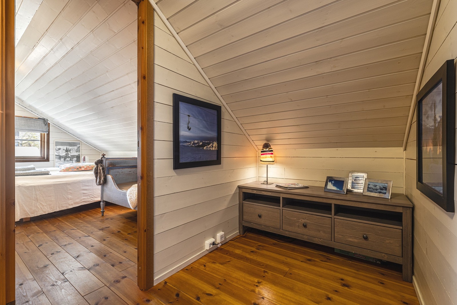 Loftstue. Galleribilde