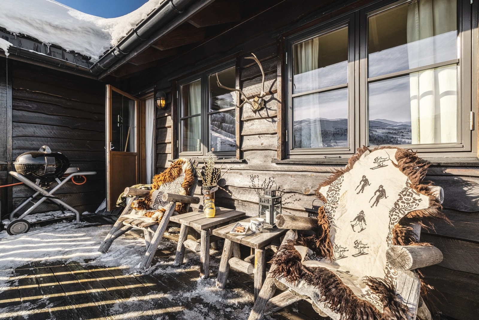God plass til møblering på veranda. Galleribilde