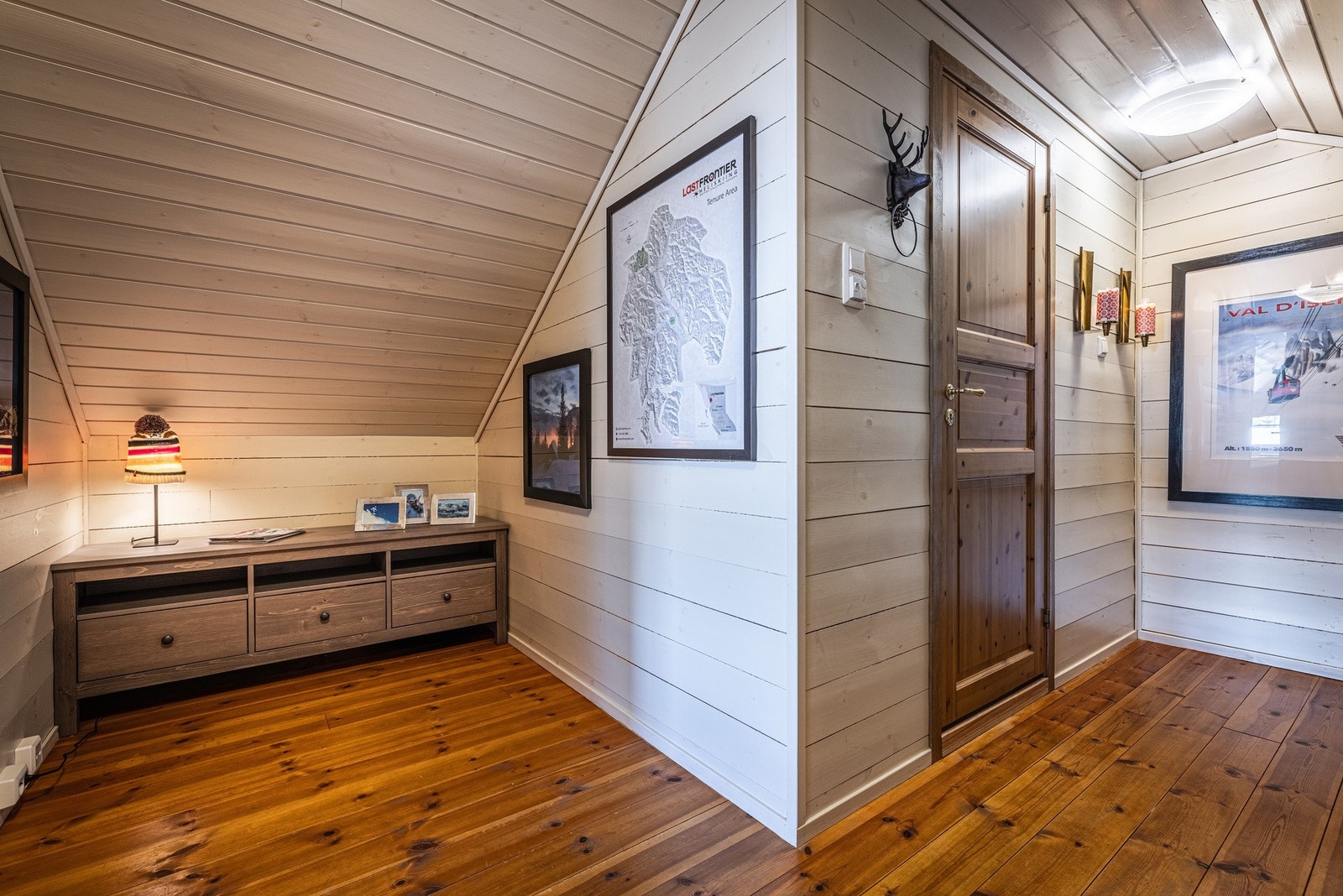 Loftstue. Galleribilde