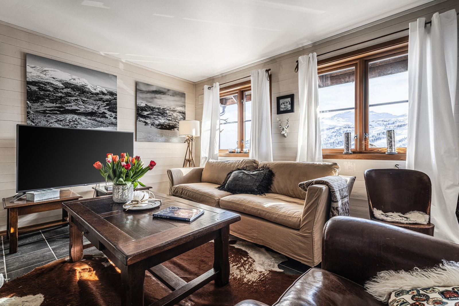 Stor stue med utsikt. Galleribilde