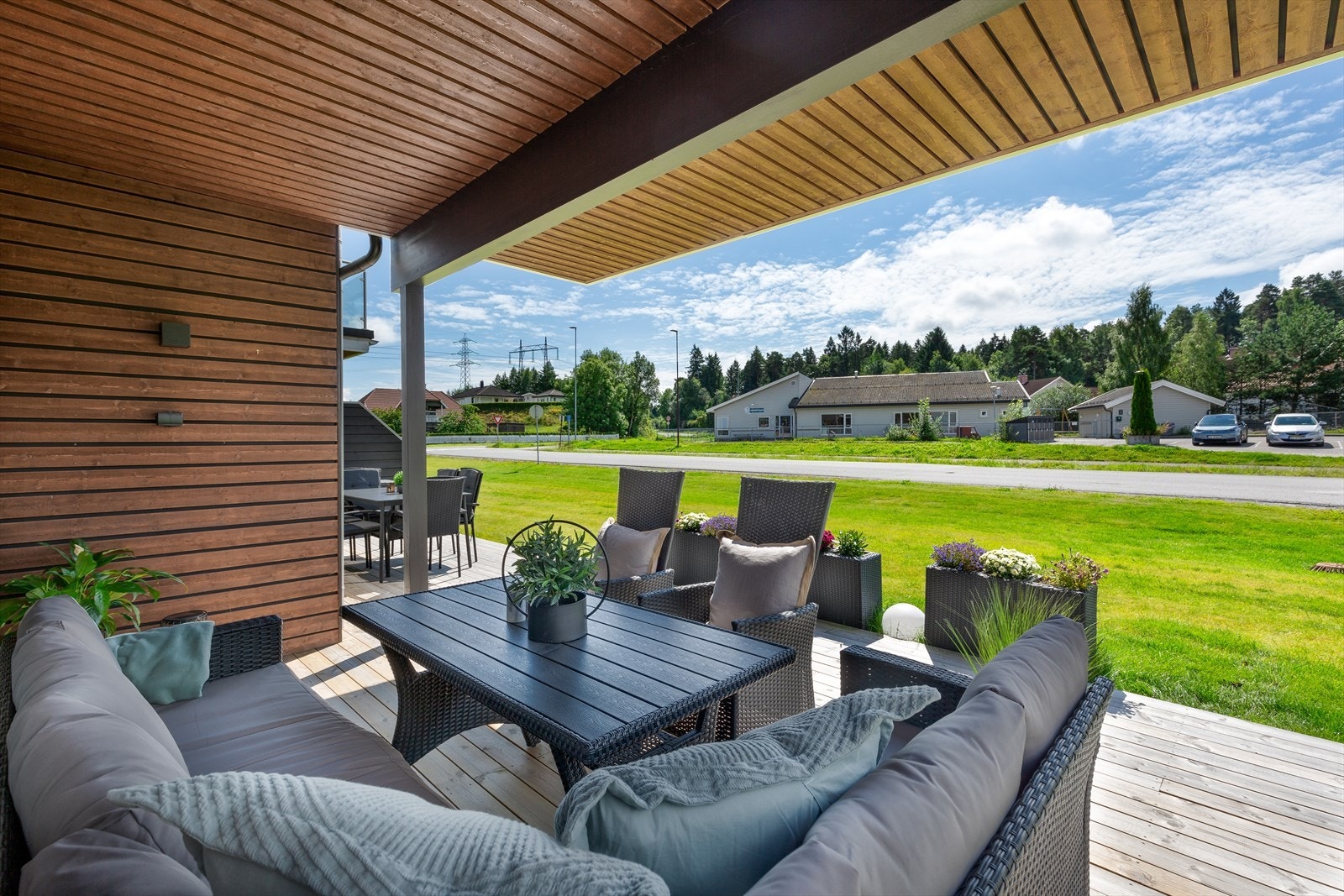 Flott terrasse mot sydvest, med gode solforhold Galleribilde