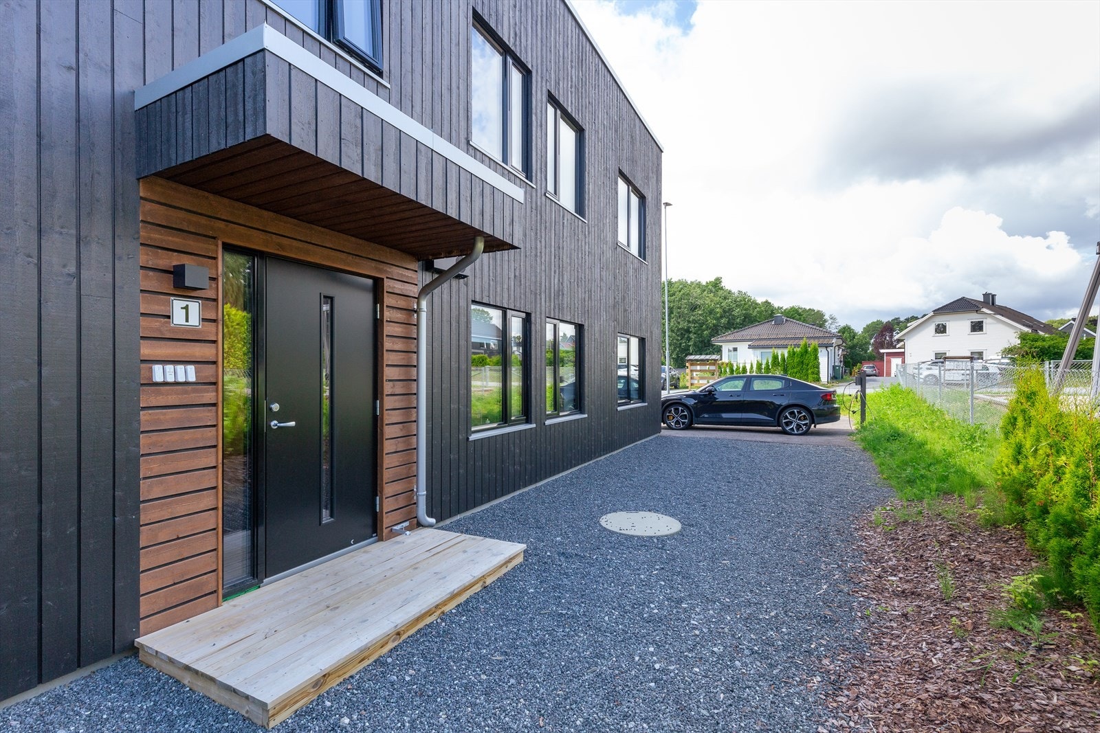 Leiligheten ligger i 1.etasje, med enkel adkomst fra bakkeplan Galleribilde