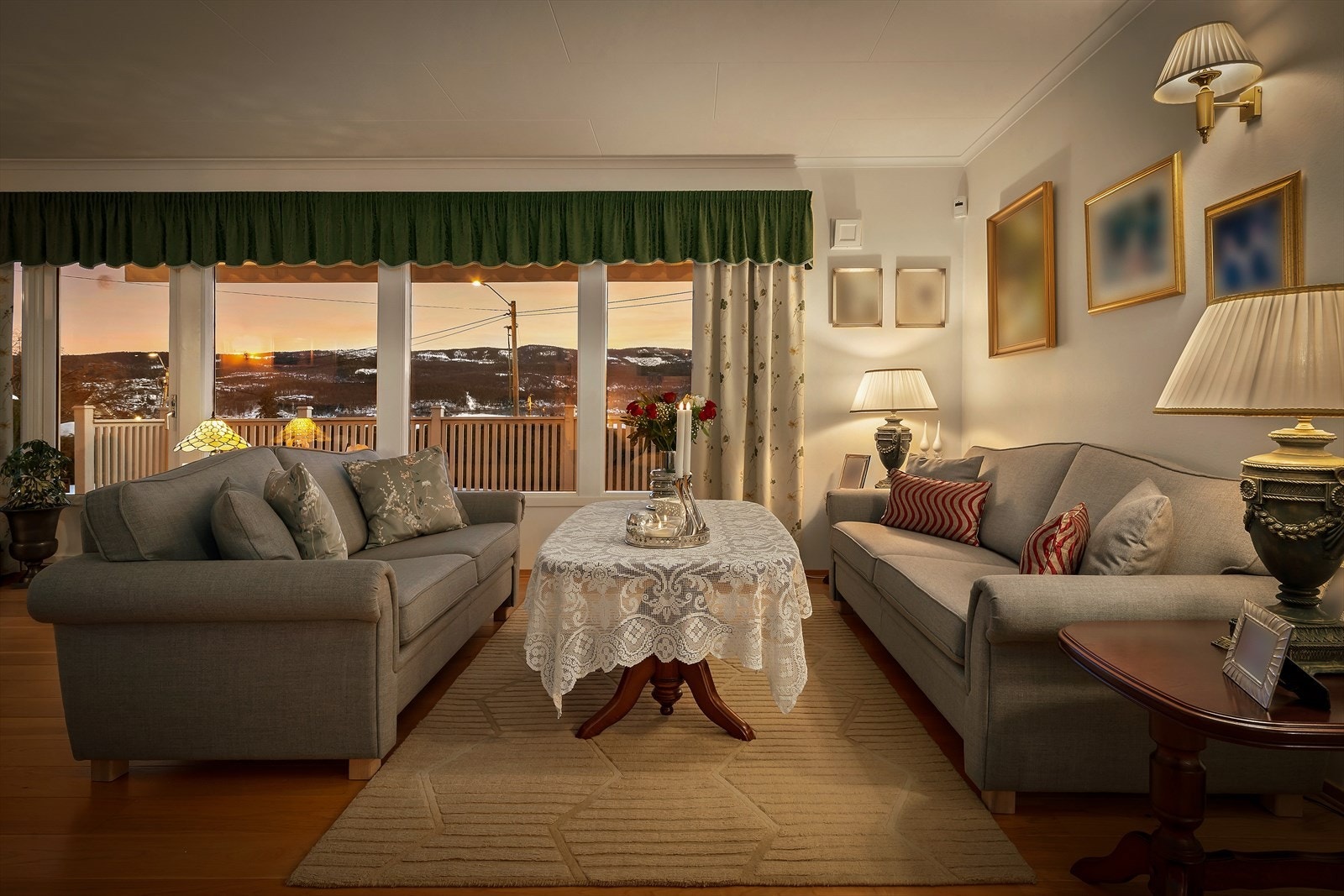 Kveldsstemning i stuen. Galleribilde